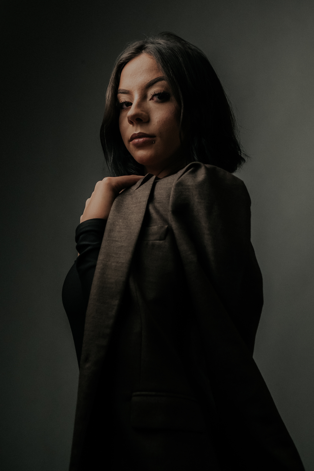 Ensaio Corporativo feminino com a ideia de criar uma fotografia de empresária e mulher de sucesso. Fotografia profissional corporativa Belo Horizonte