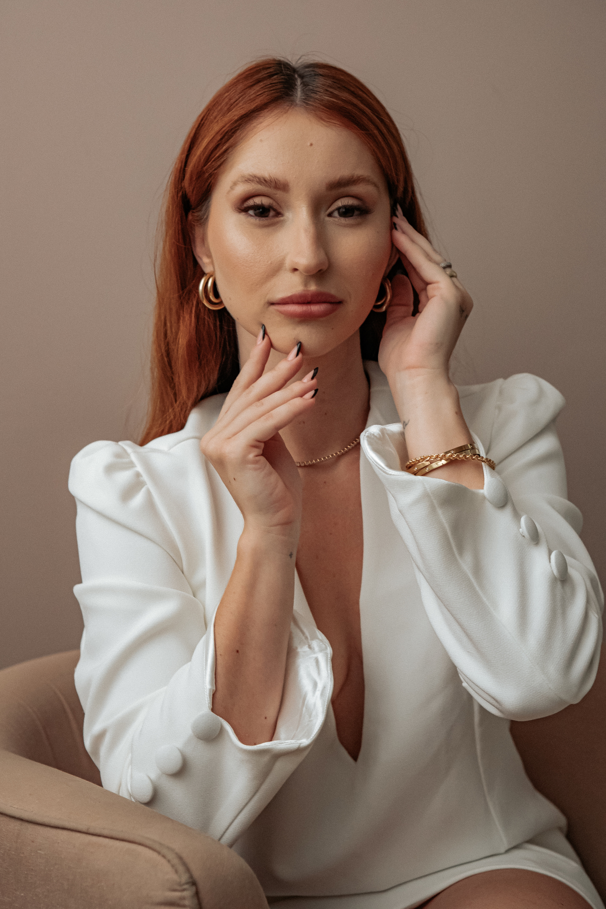 Ensaio Feminino Empresarial em Belo Horizonte com ideias e poses pensadas no uso de arquetipos de governante maga e amante