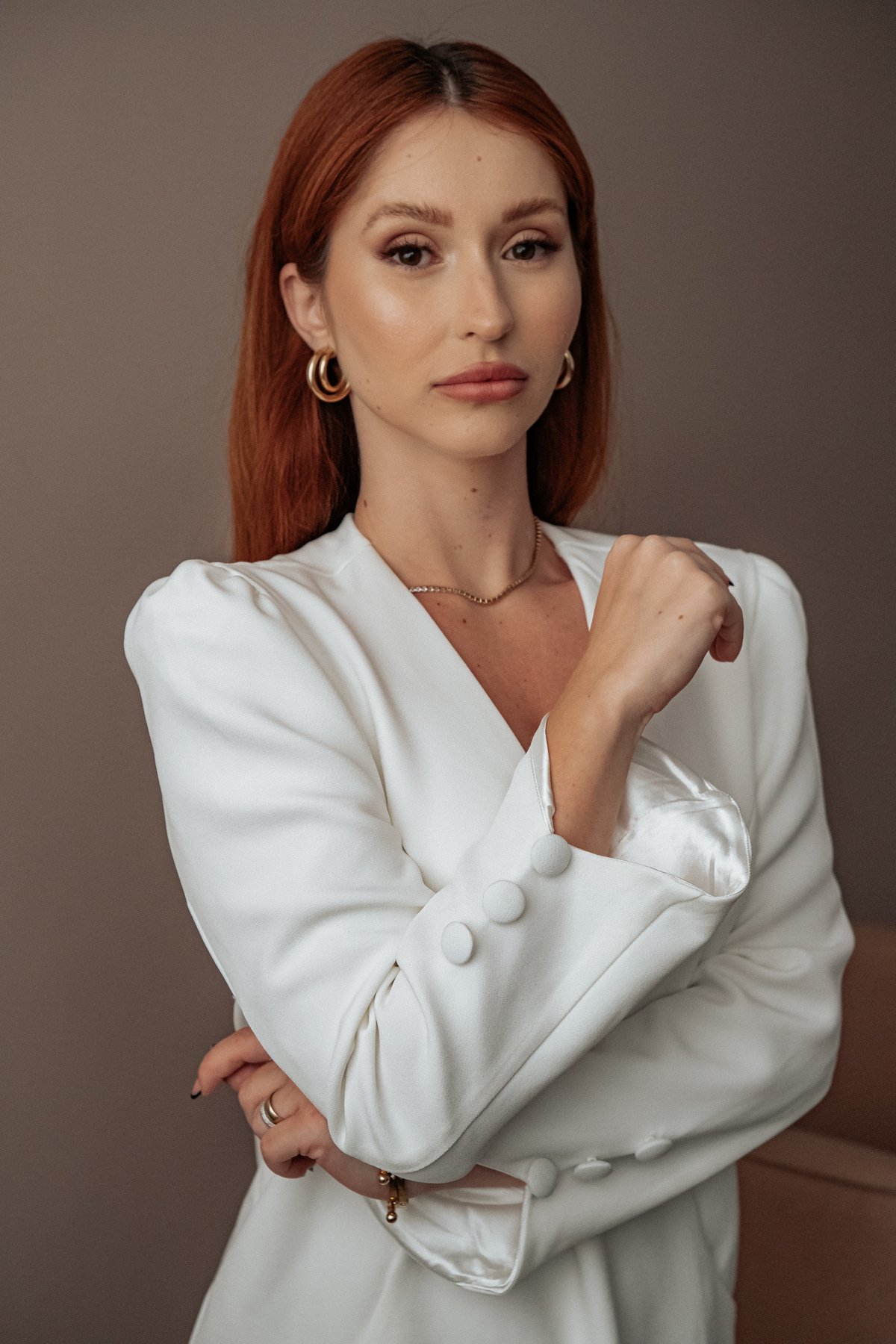 Ensaio Feminino Empresarial em Belo Horizonte com ideias e poses pensadas no uso de arquetipos de governante maga e amante