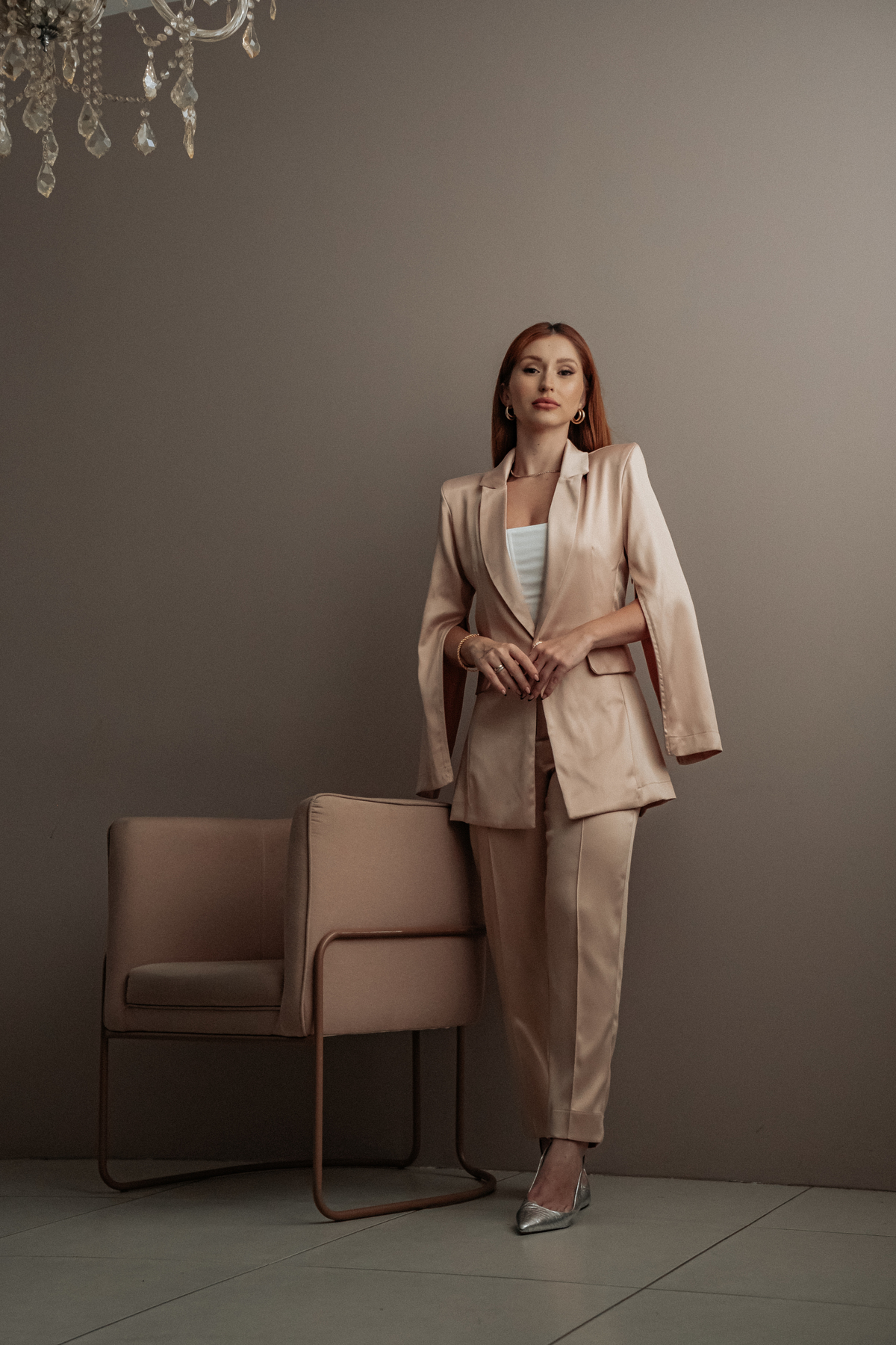 Ensaio Feminino Empresarial em Belo Horizonte com ideias e poses pensadas no uso de arquetipos de governante maga e amante