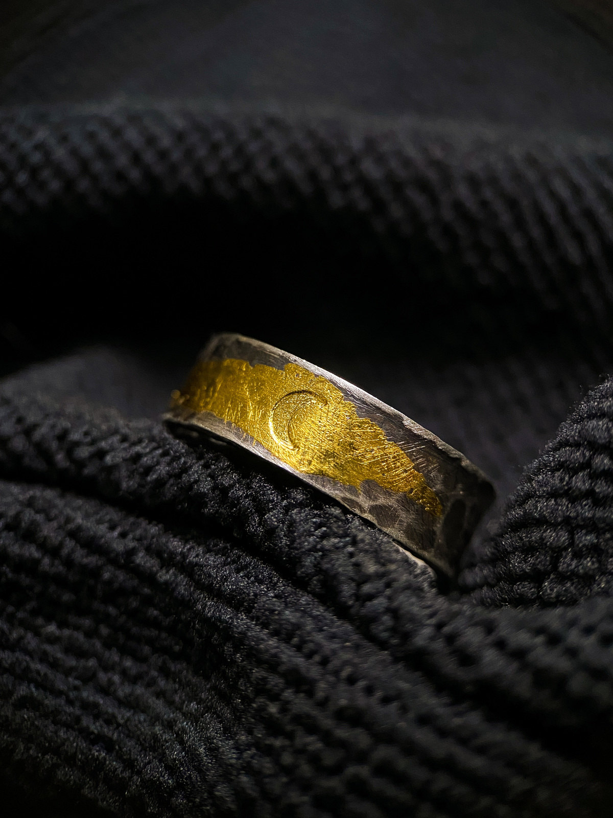 Joias masculinas Teuz Vaz em um dia de fotos para empresas em Belo Horizonte