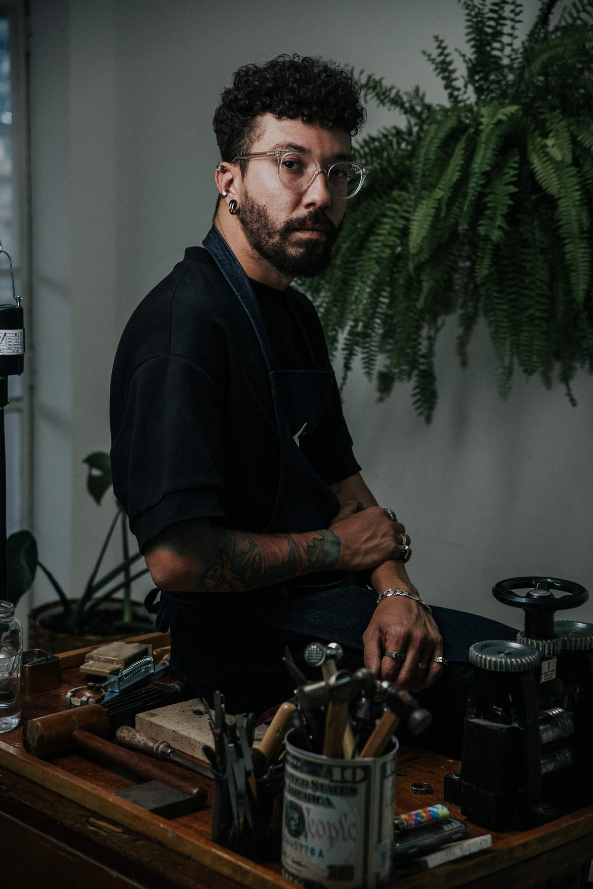 Joias masculinas Teuz Vaz em um dia de fotos para empresas em Belo Horizonte