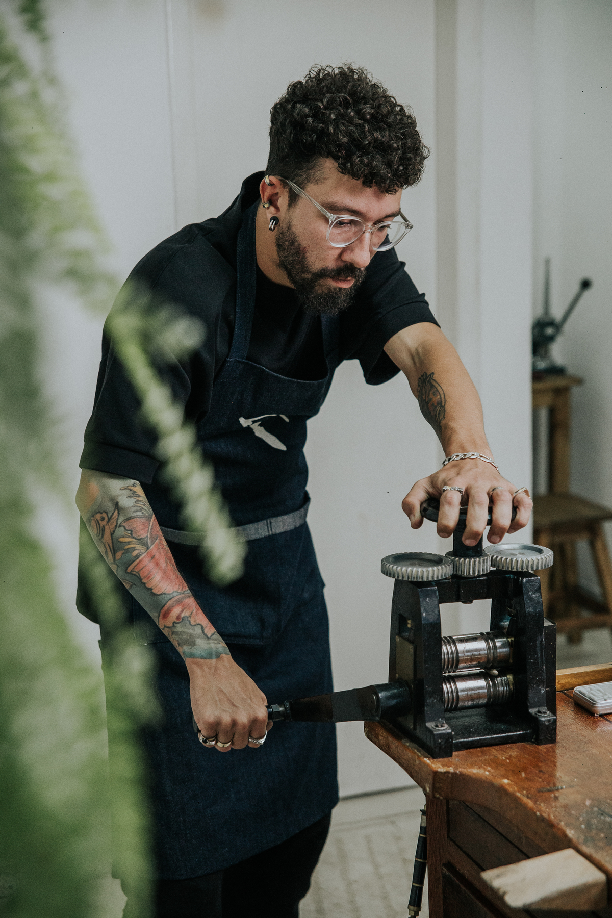 Joias masculinas Teuz Vaz em um dia de fotos para empresas em Belo Horizonte