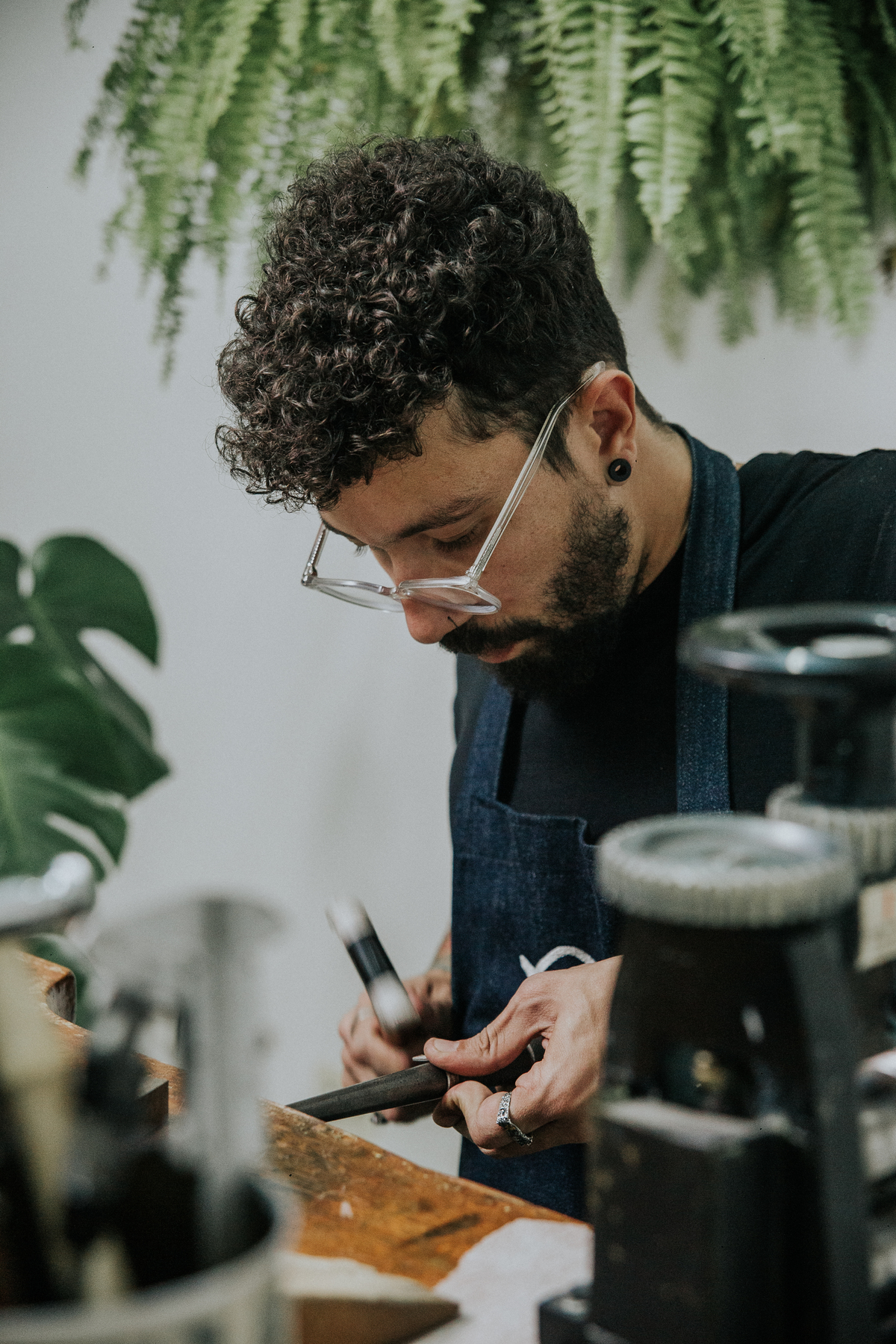 Joias masculinas Teuz Vaz em um dia de fotos para empresas em Belo Horizonte