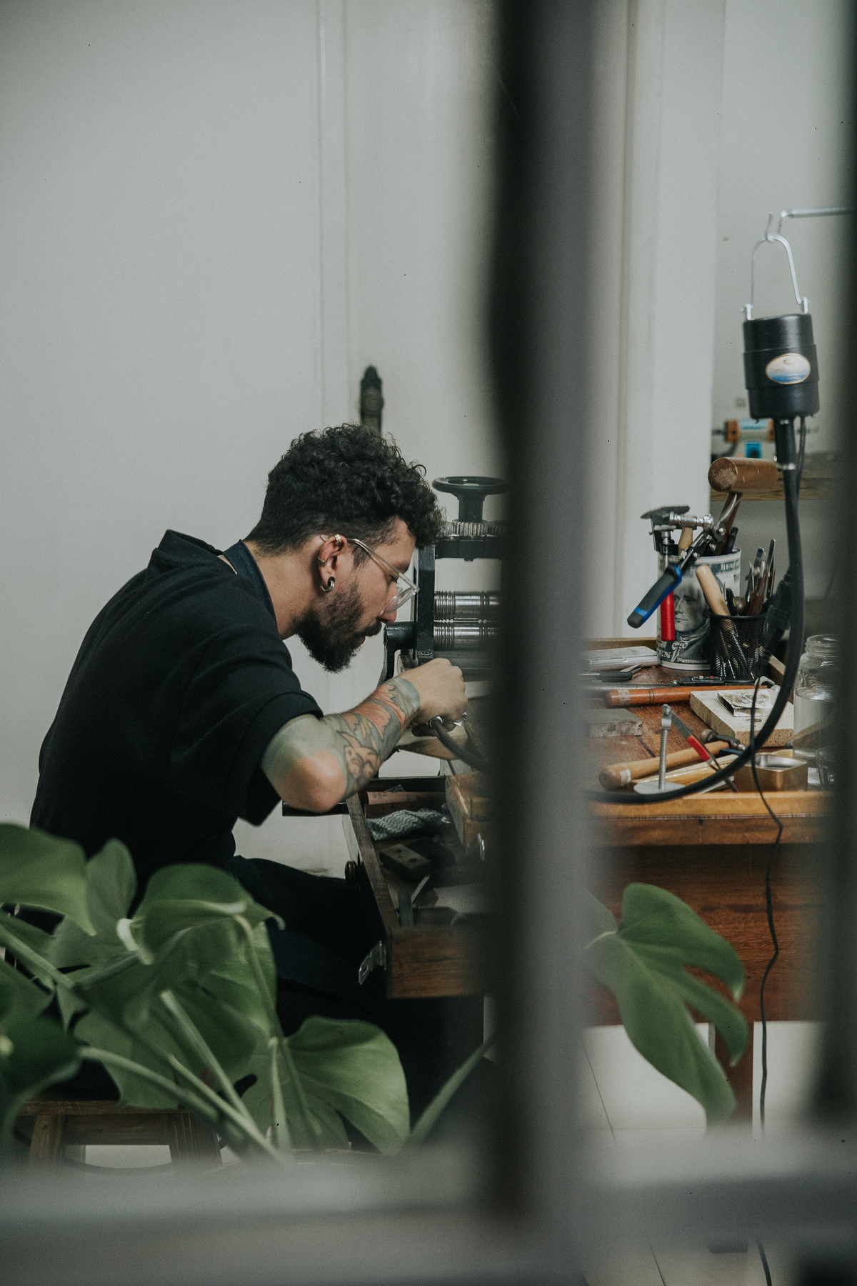 Joias masculinas Teuz Vaz em um dia de fotos para empresas em Belo Horizonte