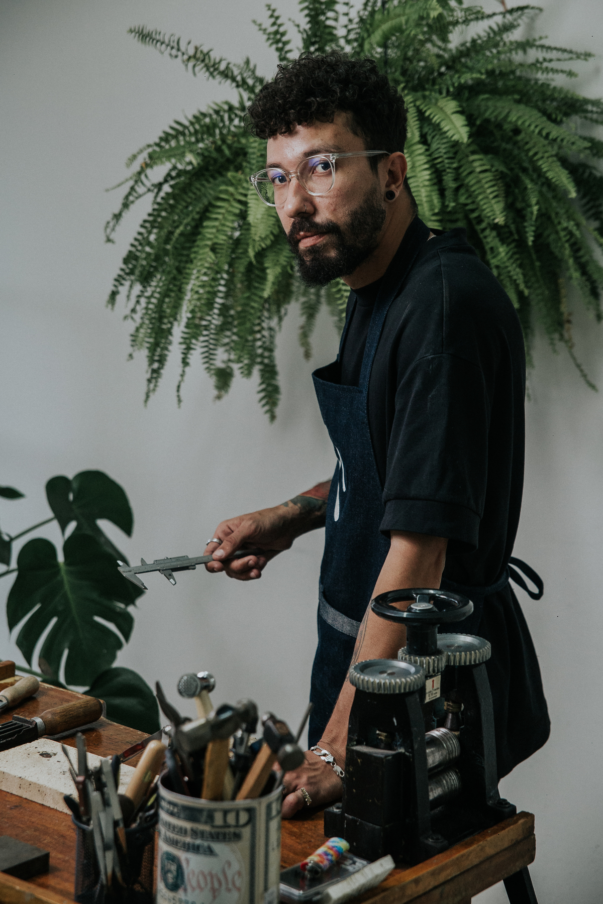 Joias masculinas Teuz Vaz em um dia de fotos para empresas em Belo Horizonte