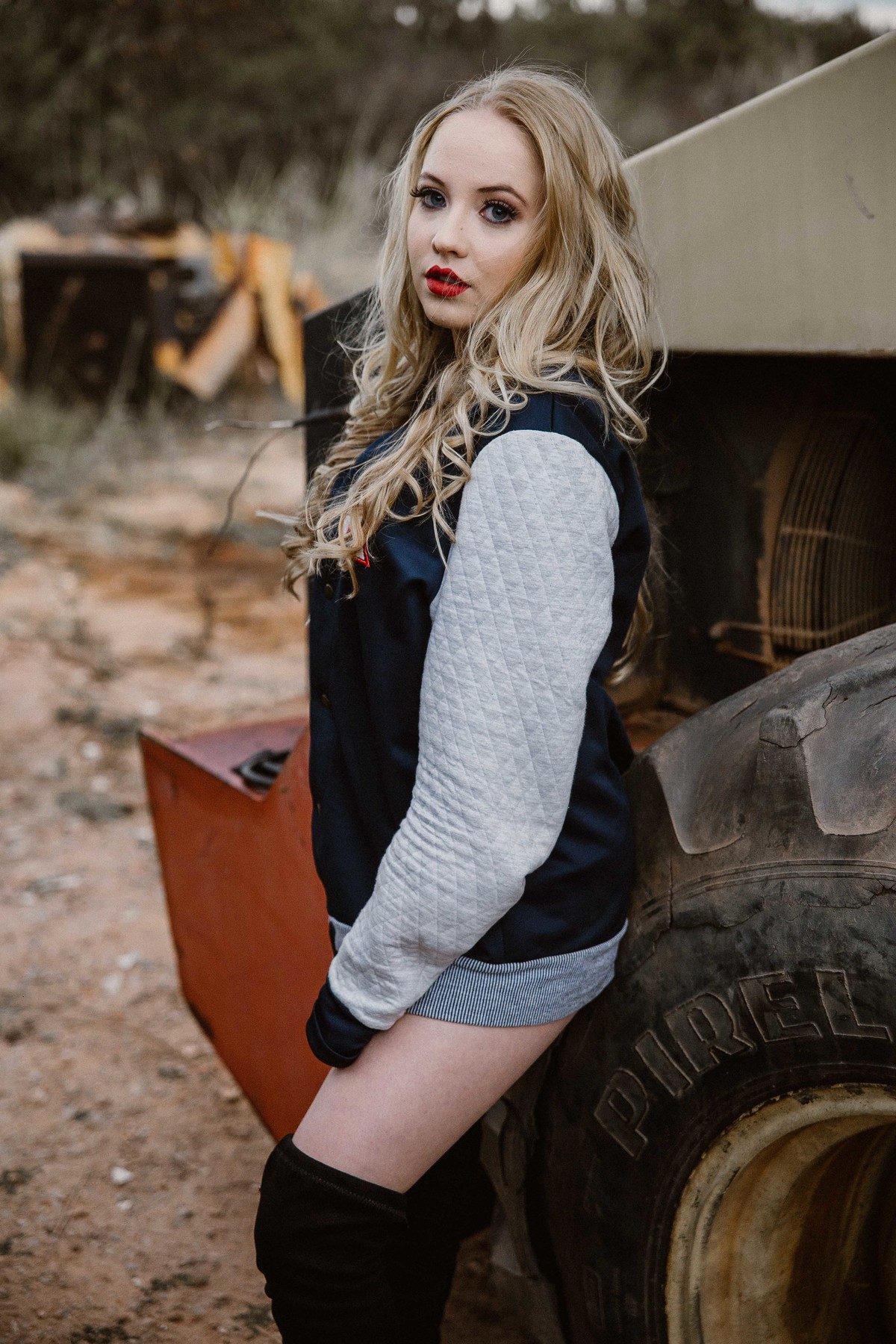 ensaio fográfico feminino em um local abandonado em Betim