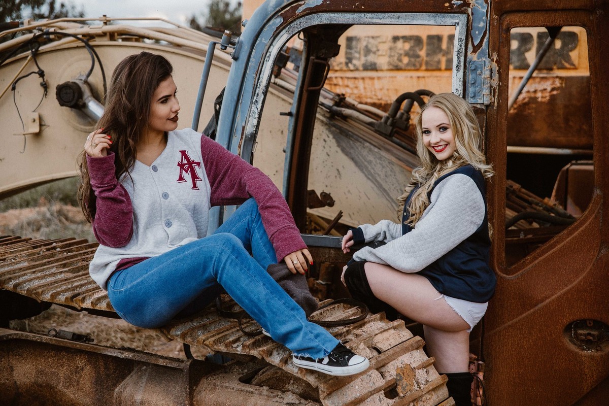 retratos femininos da alicia bethania e yasmin maia em betim