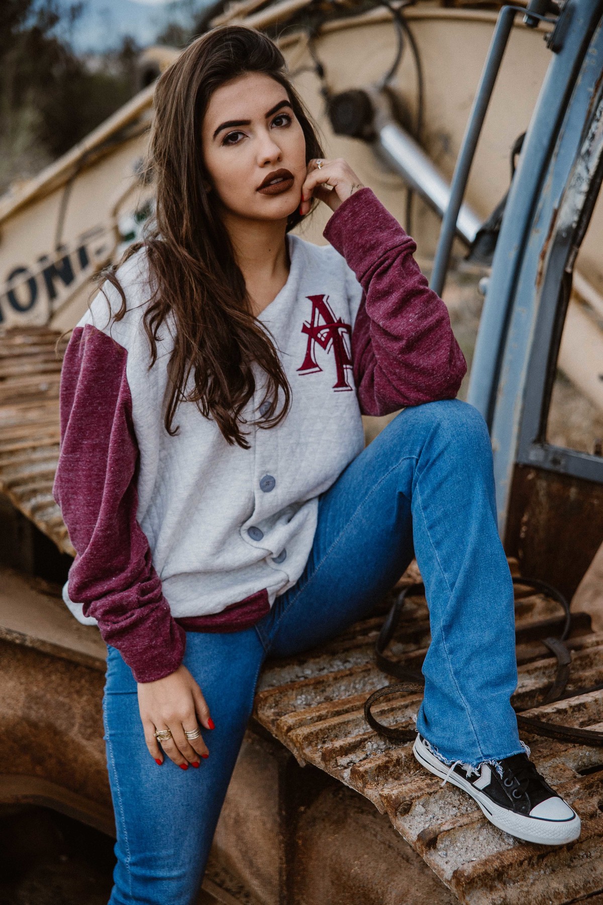 ideias para ensaio feminino em betim que a modelo está em um local abandonado em betim