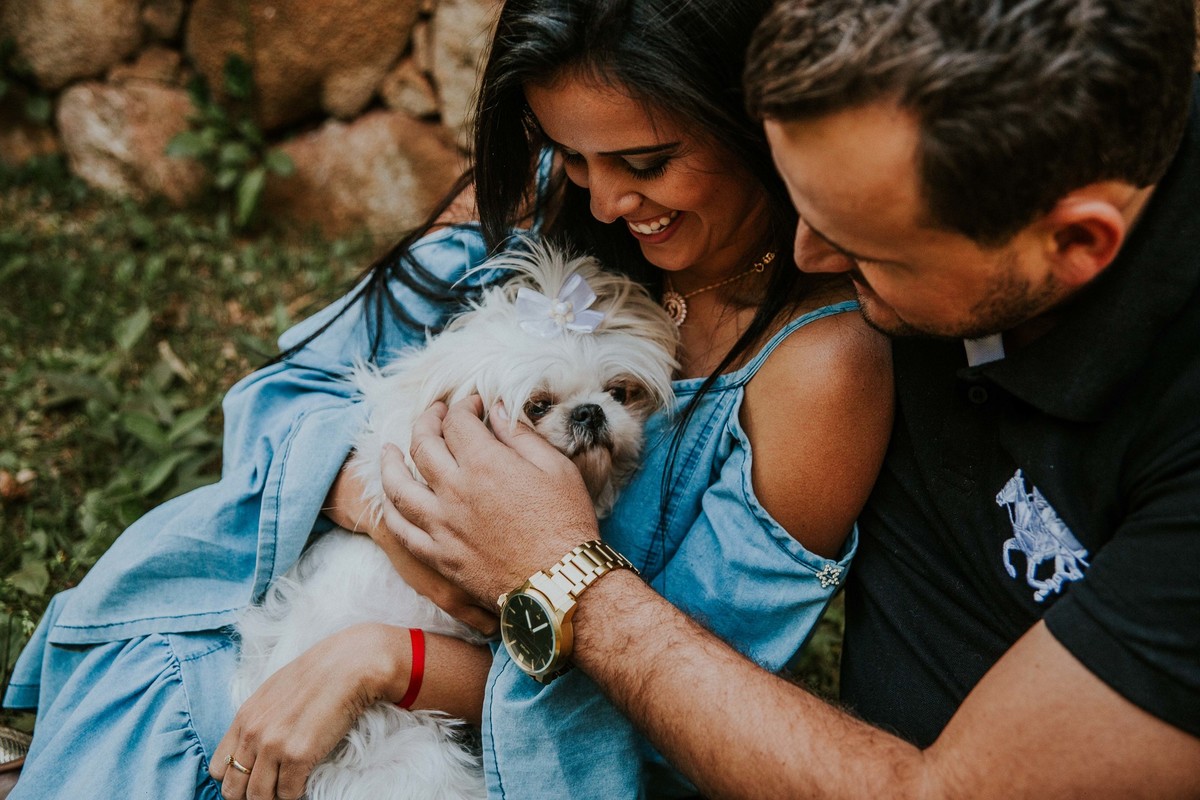 Ensaio de pré casamento com bicho de estimação em casa branca e Belo Horizonte