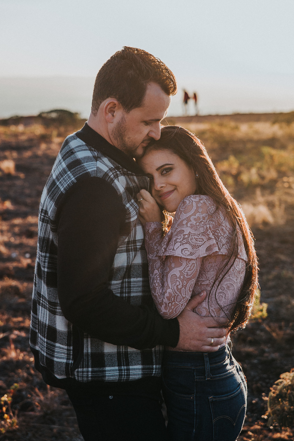 ensaio de pré casamento romântico na serra do rola moça