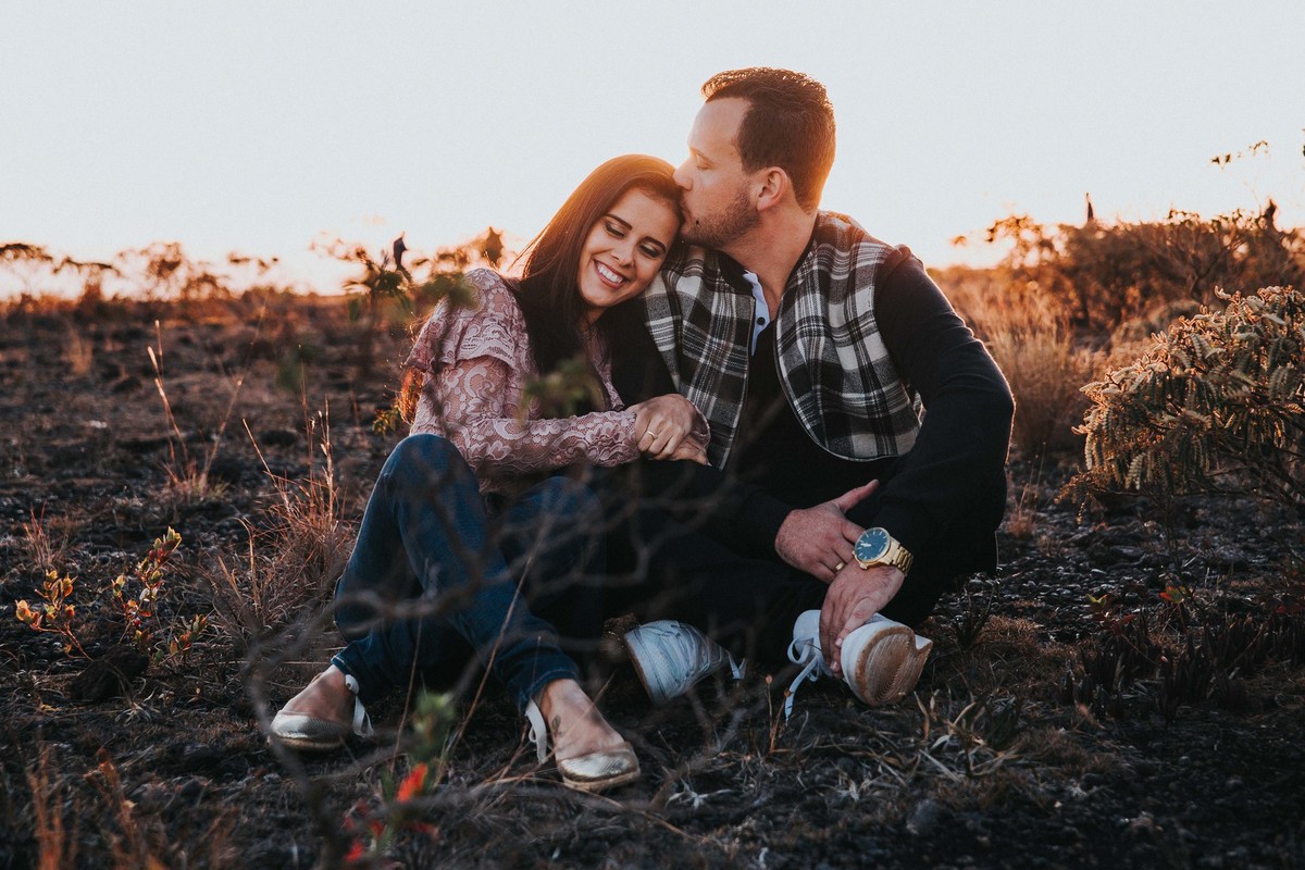 Foto espontânea de pré casamento na serra do rola moça