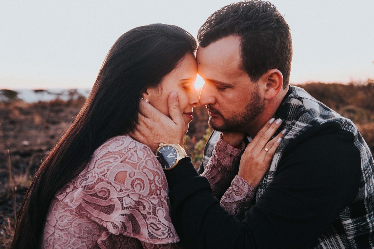 inspiração para fotografia de pré casamento em Belo Horizonte na serra do rola moça no por do sol