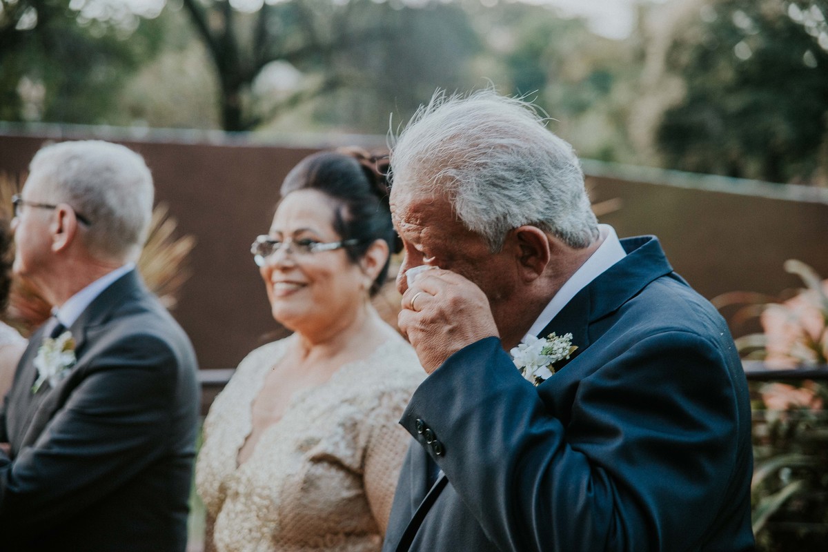 pai da noiva emocionado com o casamento da filha