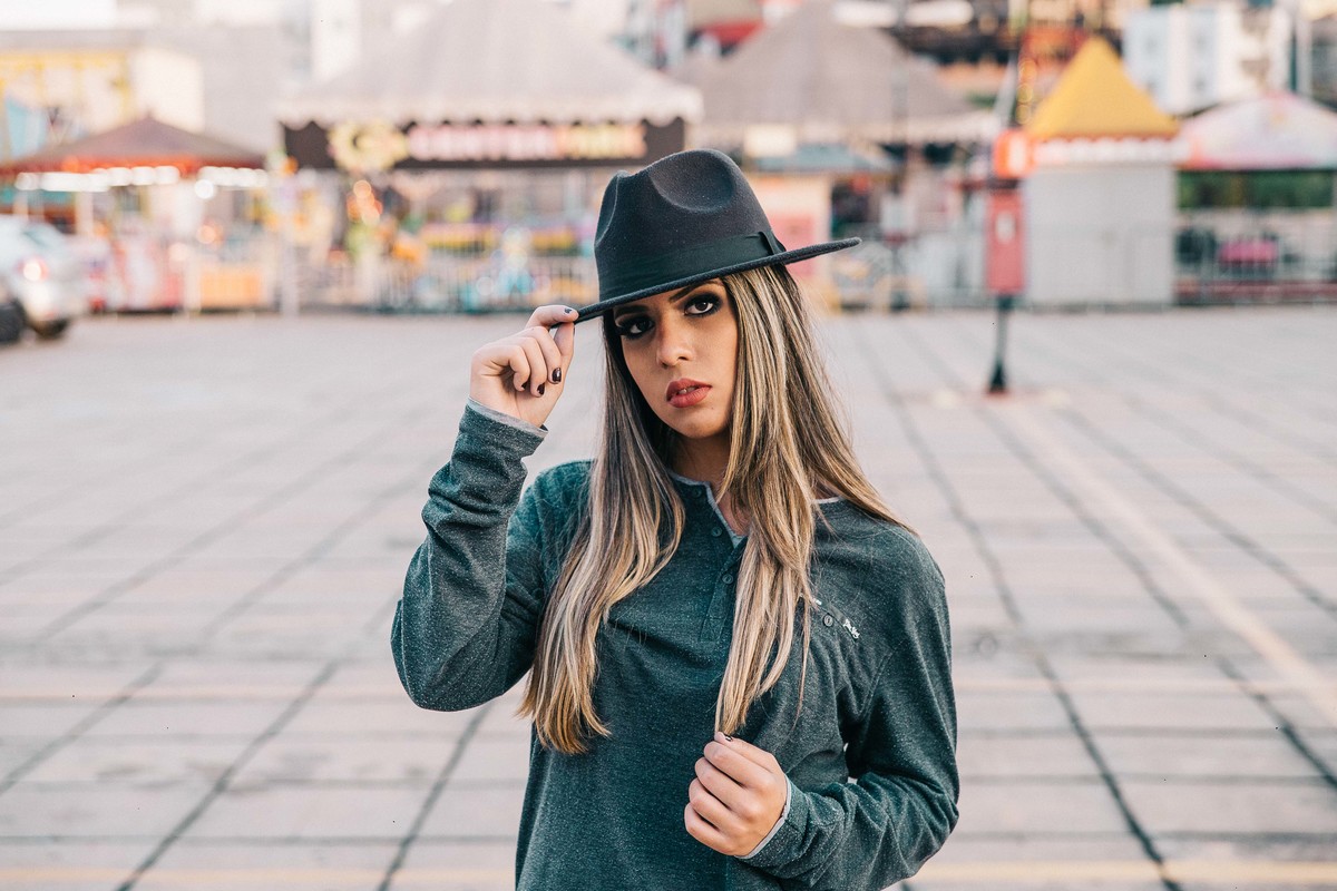 pose criativa para um ensaio feminino em betim