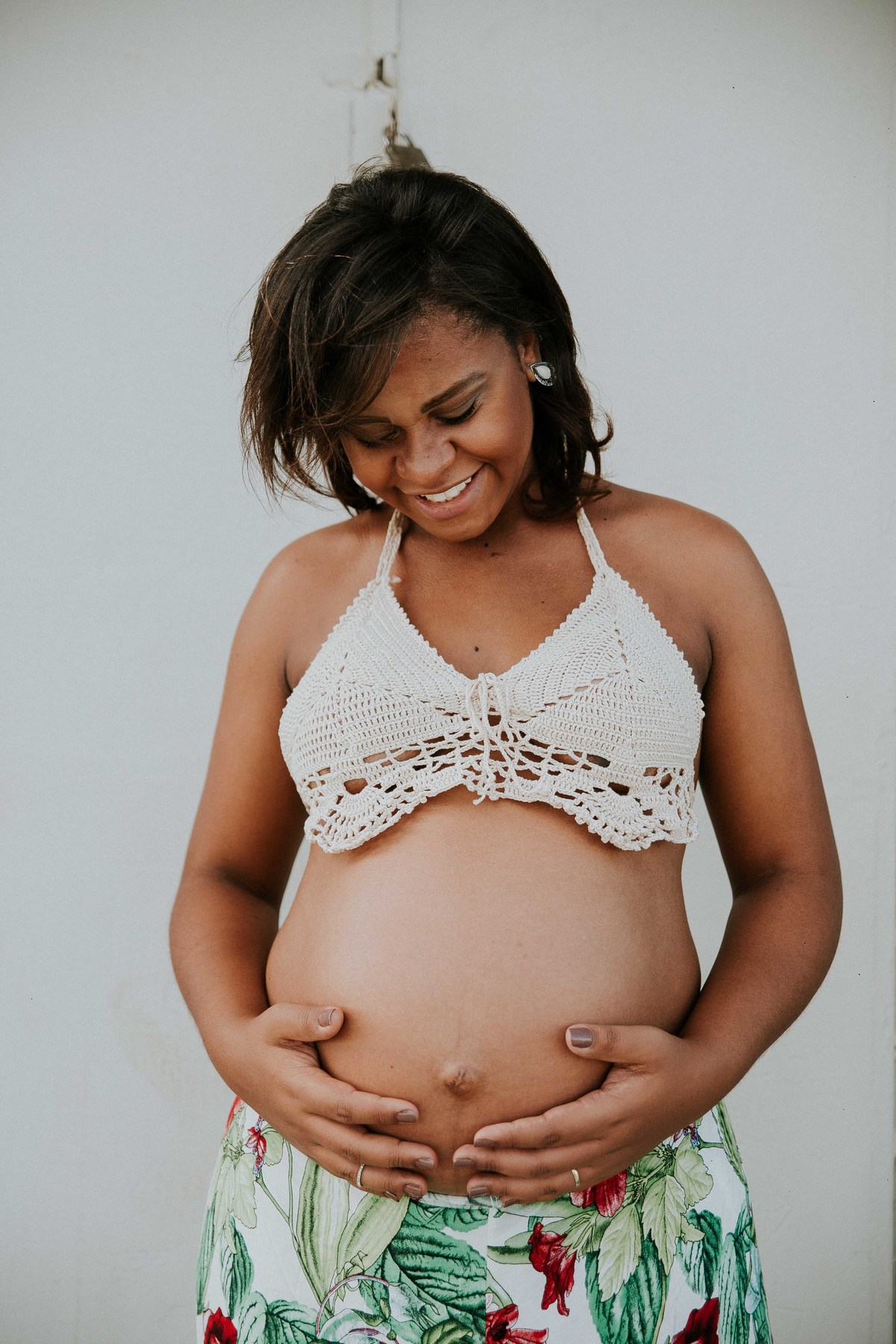 inspiração de fotografia de gestante mostrando a barriga 