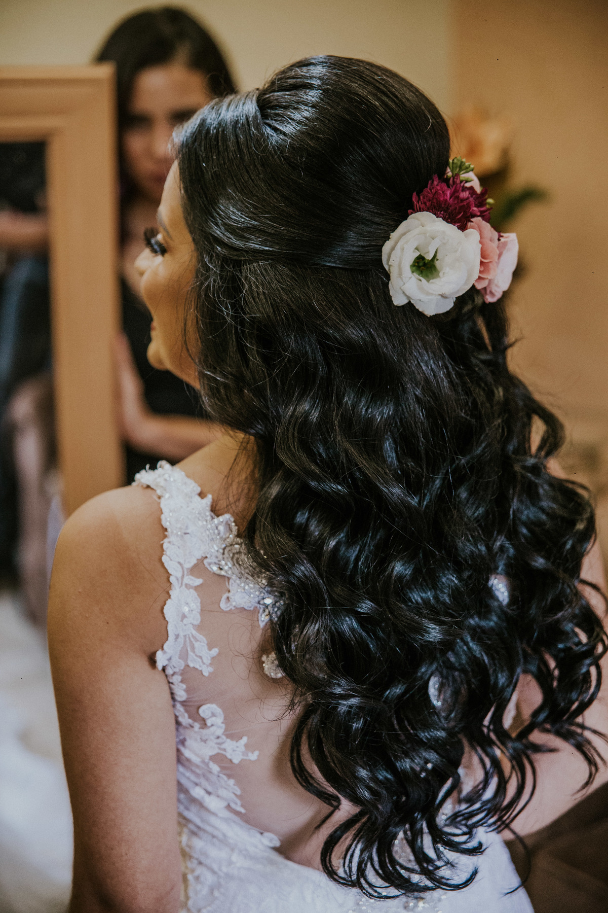 inspiração de penteado para noivas que irão se casar durante o dia em belo horizonte