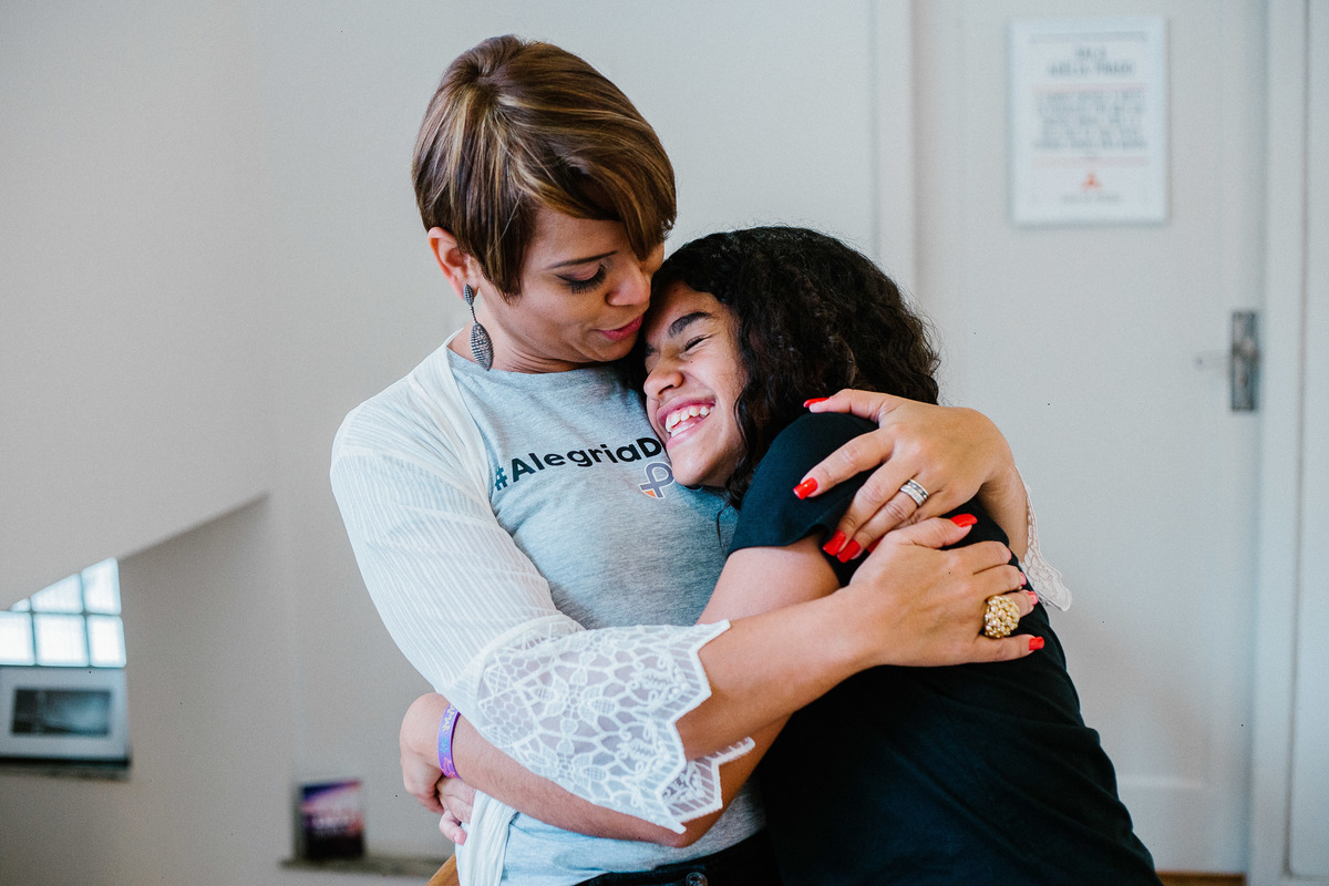 Erika Pessoas e a filha na melhor agência de RP de BH em uma fotografia criativa corporativa.