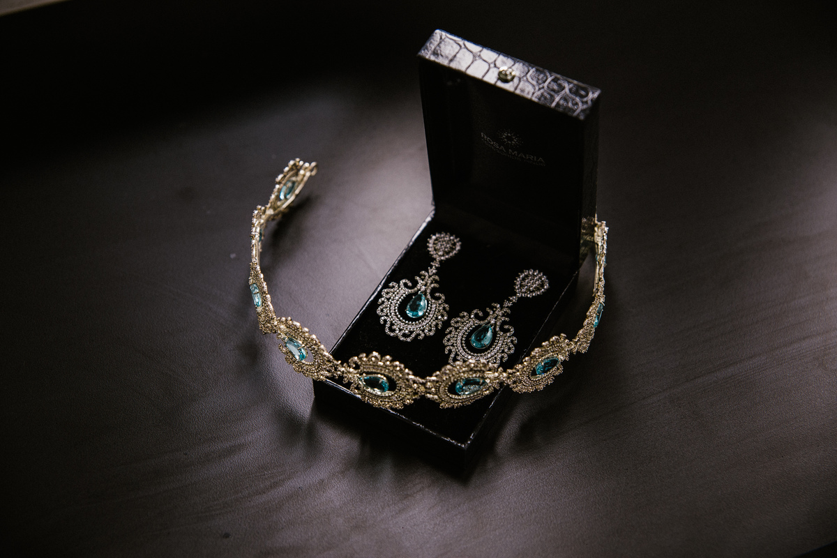 Joias para noivas combinando tiara e brincos 