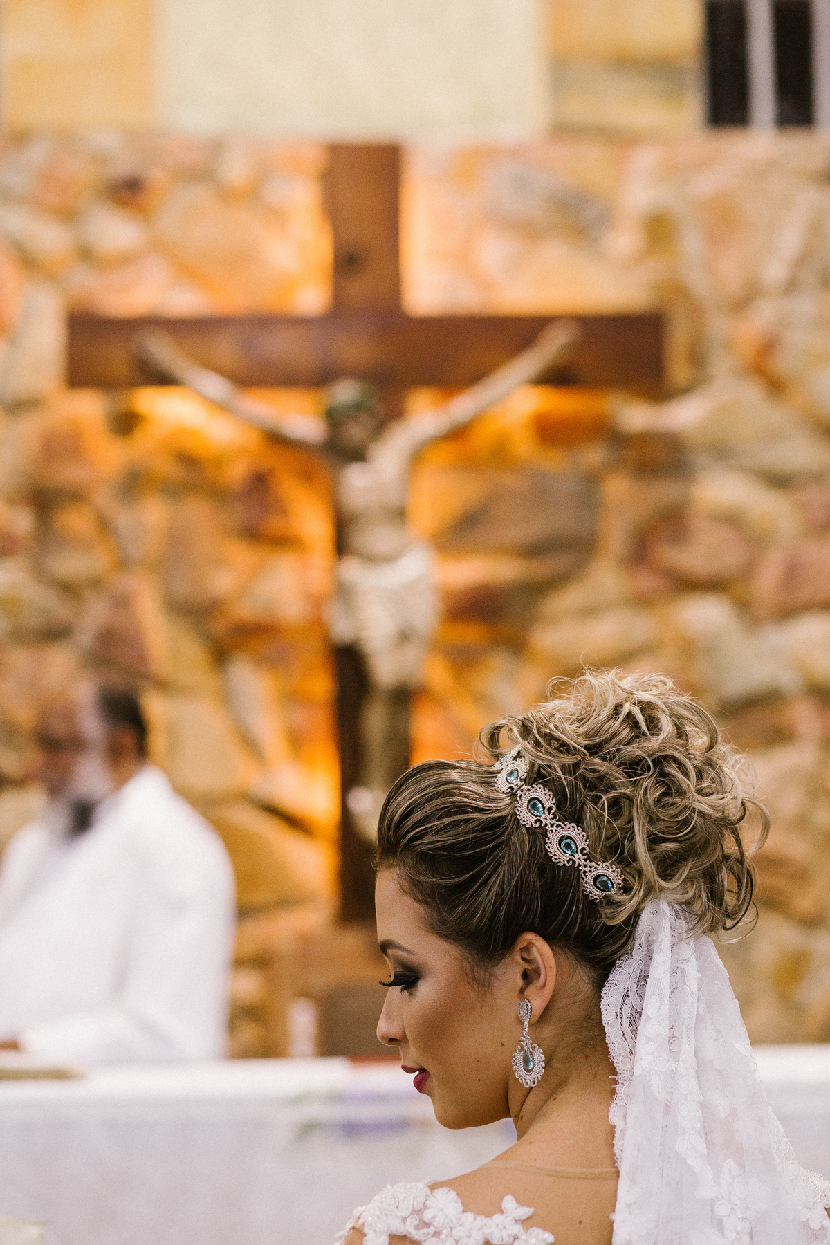 Troca de alianças durante o casamento na igreja matriz de são benedito em santa luzia minas gerais
