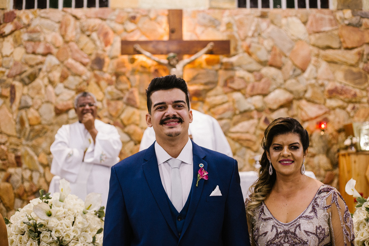 Reação do noivo ao ver a noiva entrando na igreja
