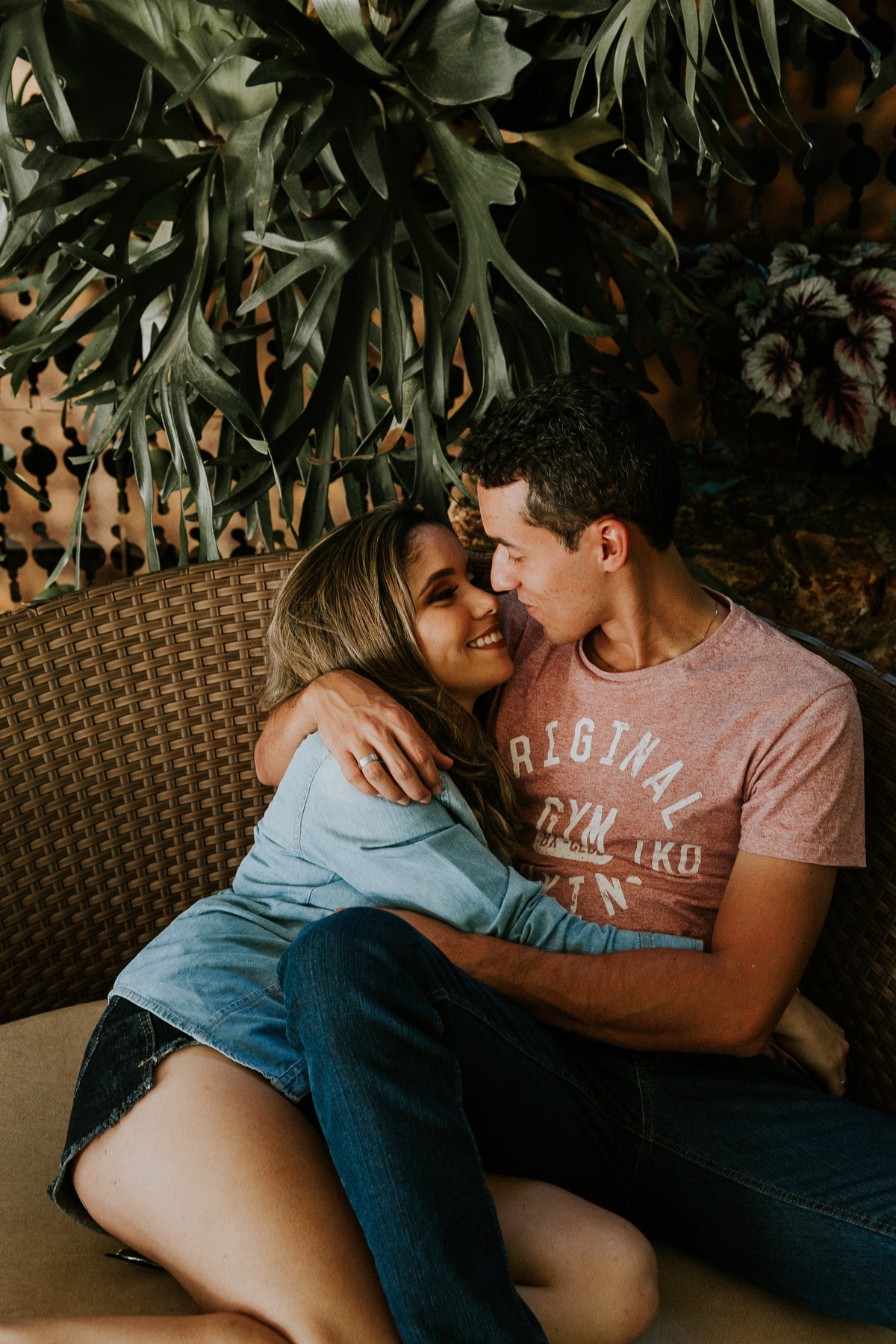 Fotografia romantica de casal feita em casa