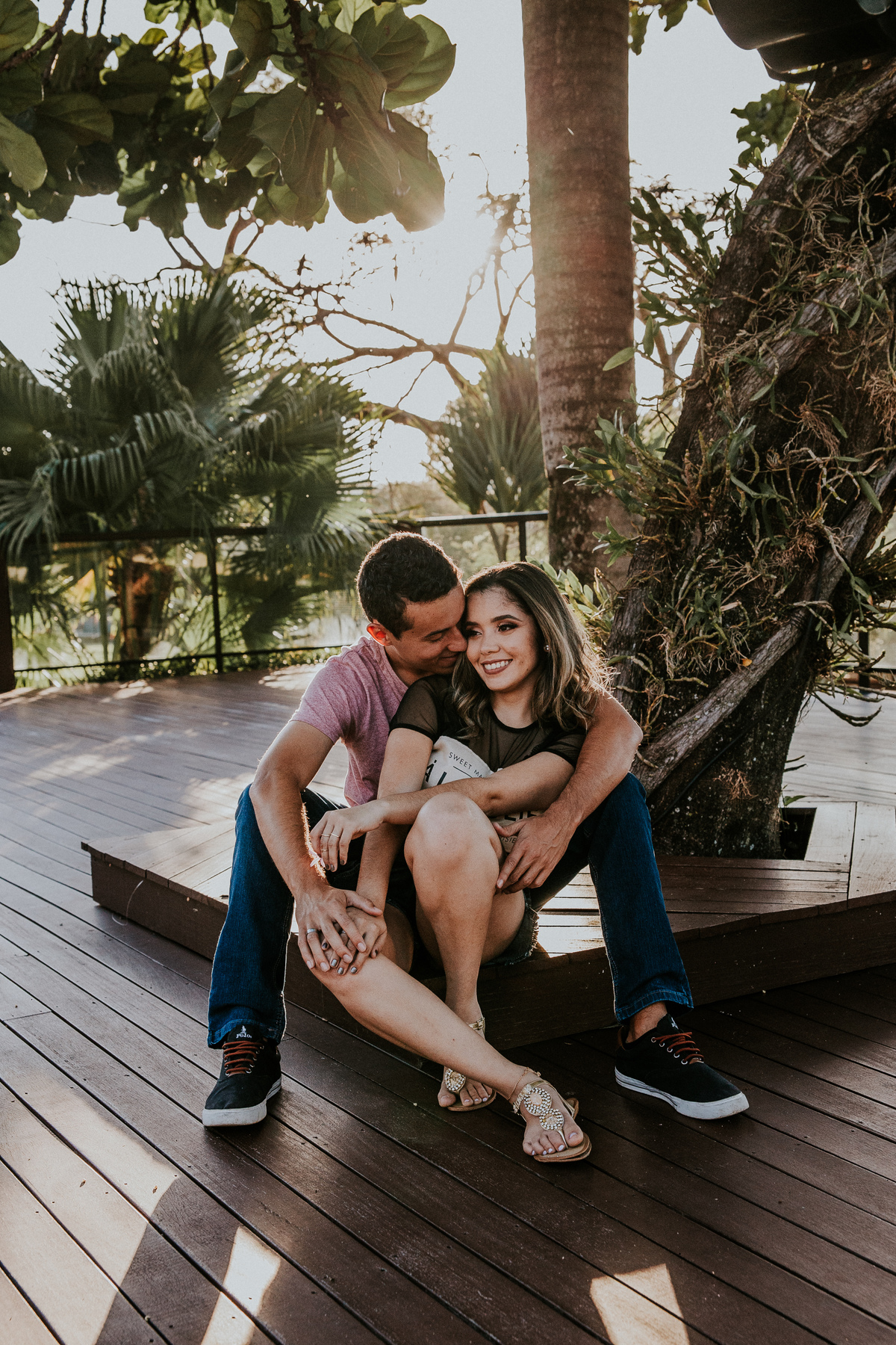Fotografia inspiradora de casal feita no por do sol no espaço Divine em Betim