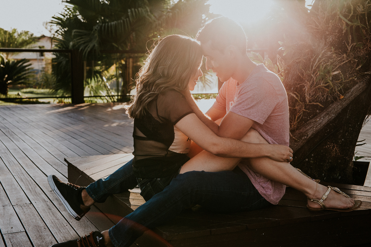Retrato criativo de casal no por do sol feito no espaço divine em betim por um fotografo de casamento
