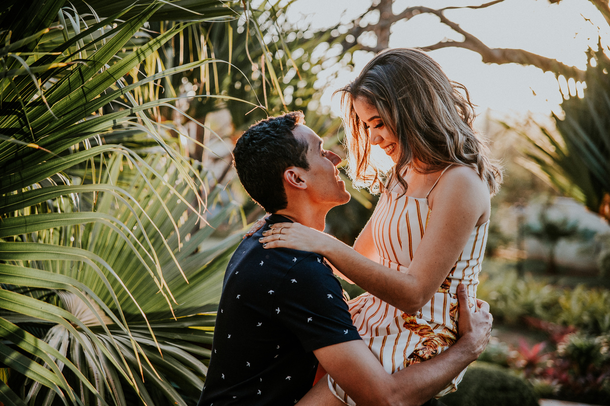 Fotografia de casal no por do sol no espaço divine em Betim