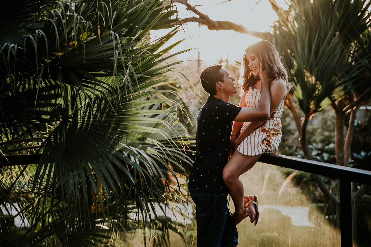 Inspiração de ensaio de casal romantico no por do sol