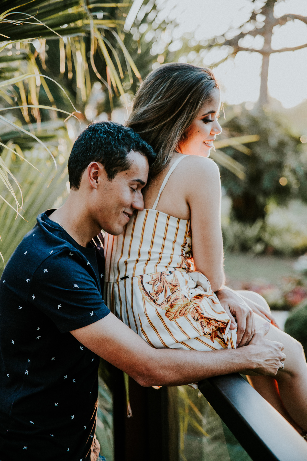 Inspiração de ensaio de casal romantico no por do sol