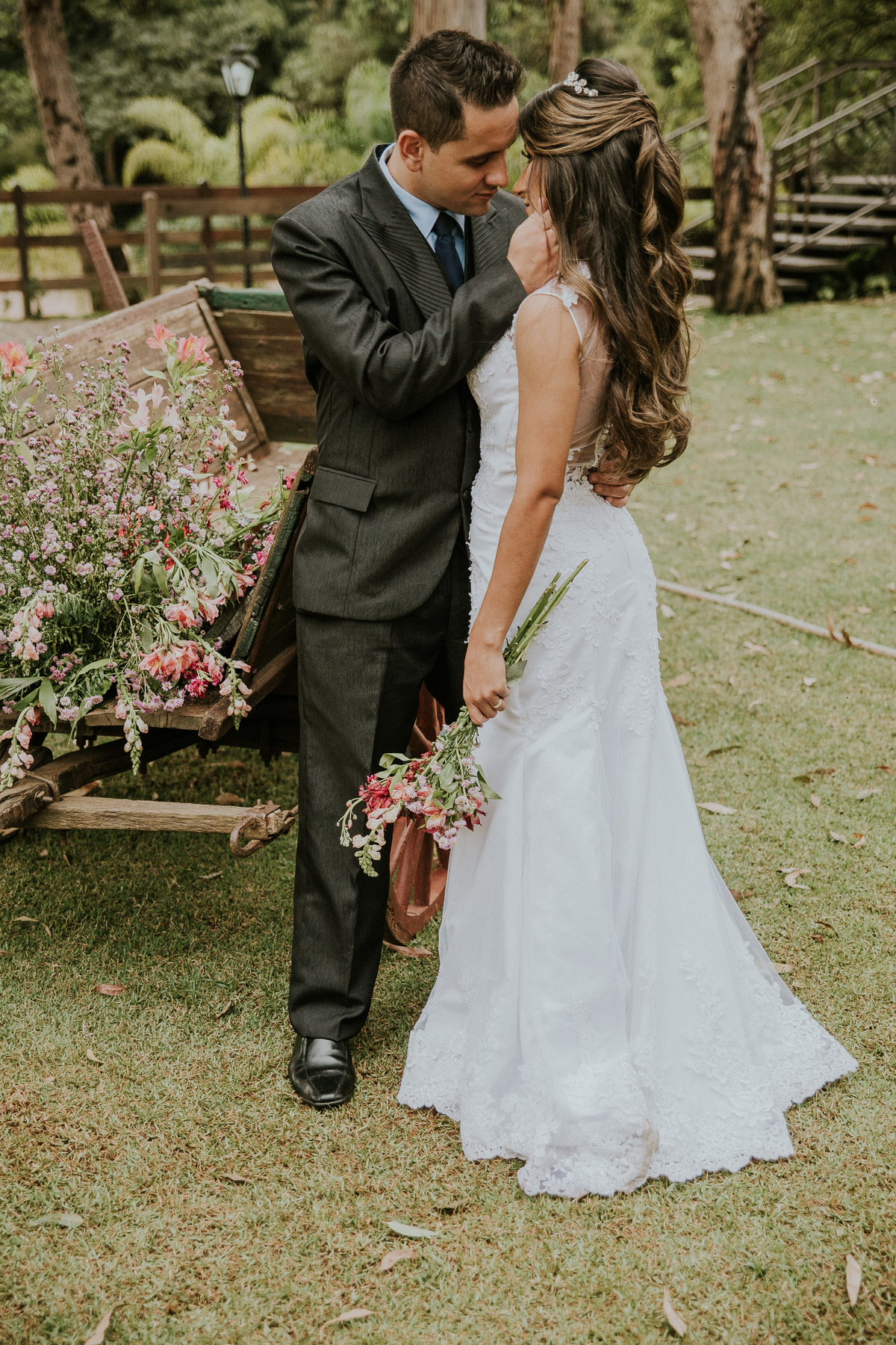 fotografia de pós casamento rustico feito na fazenda arraial velho em sabará