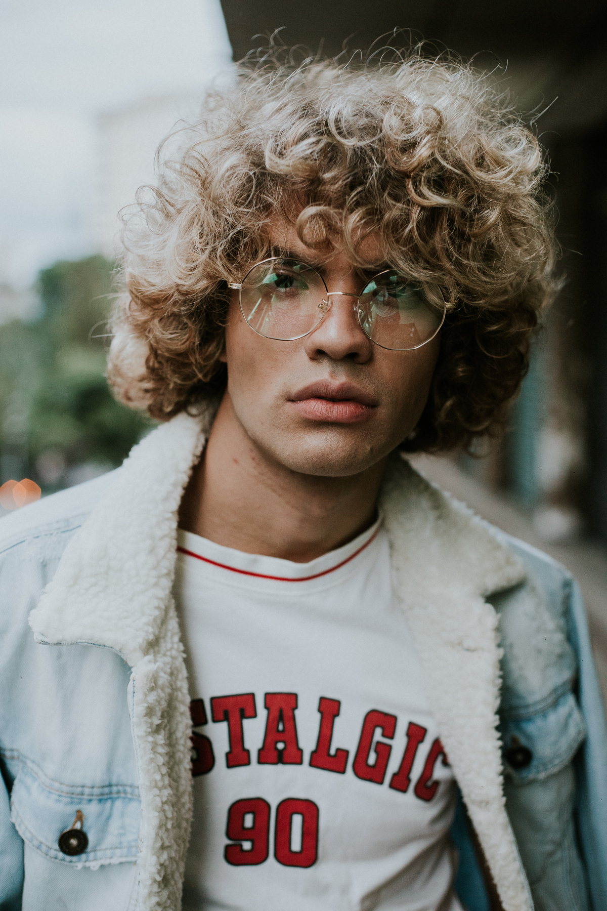 Ensaio masculino tumblr tomando cerveja no edificio maleta na rua da bahia em belo horizonte