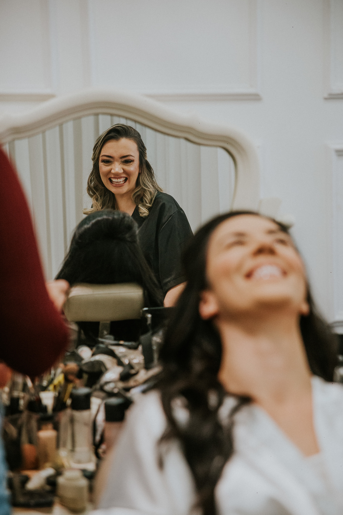  Dia da noiva feito na Simone Siuk em Belo horizonte, no qual a noiva está se arrumando junto com as amigas e com a mãe.
