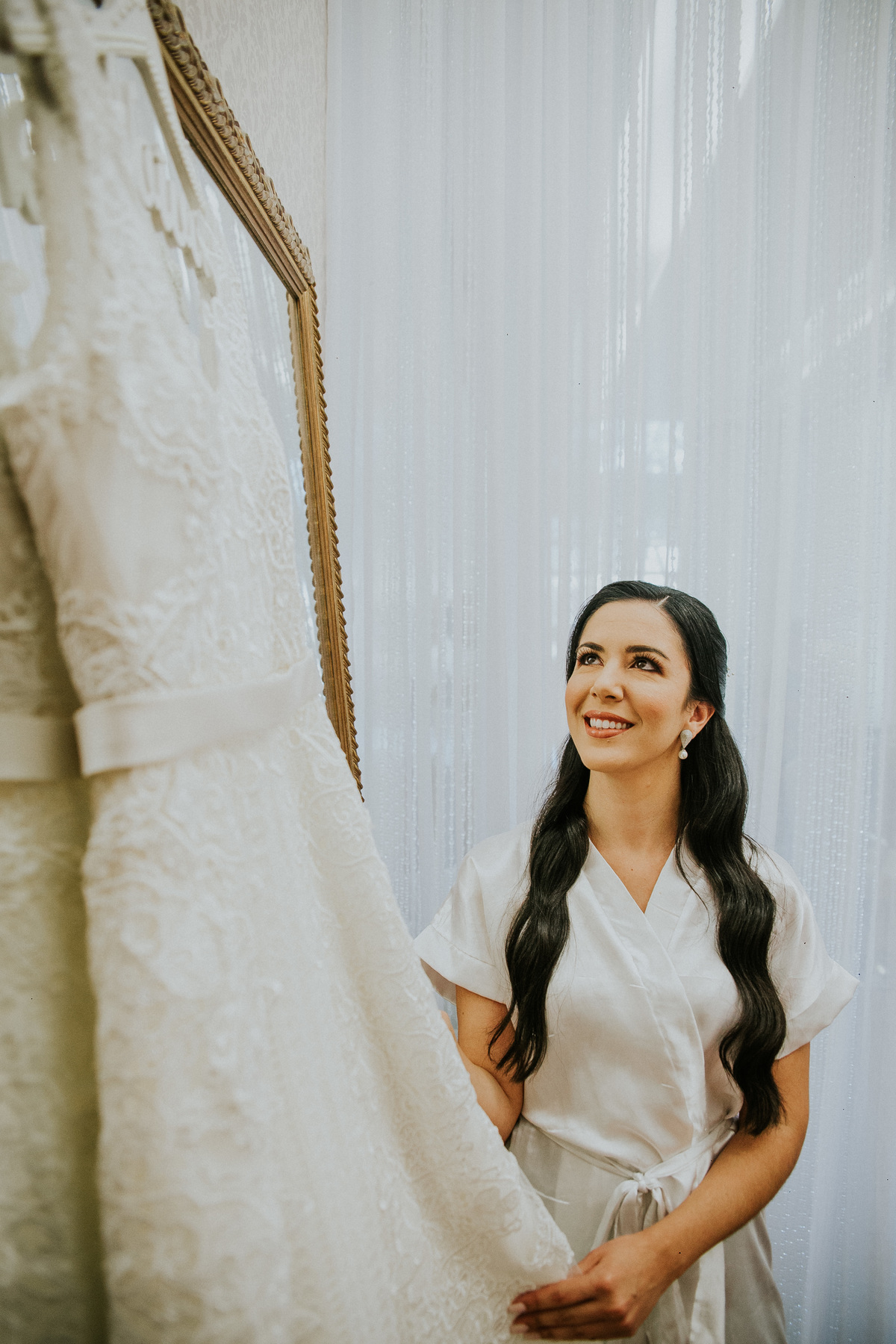  Dia da noiva feito na Simone Siuk em Belo horizonte, no qual a noiva está se arrumando junto com as amigas e com a mãe.