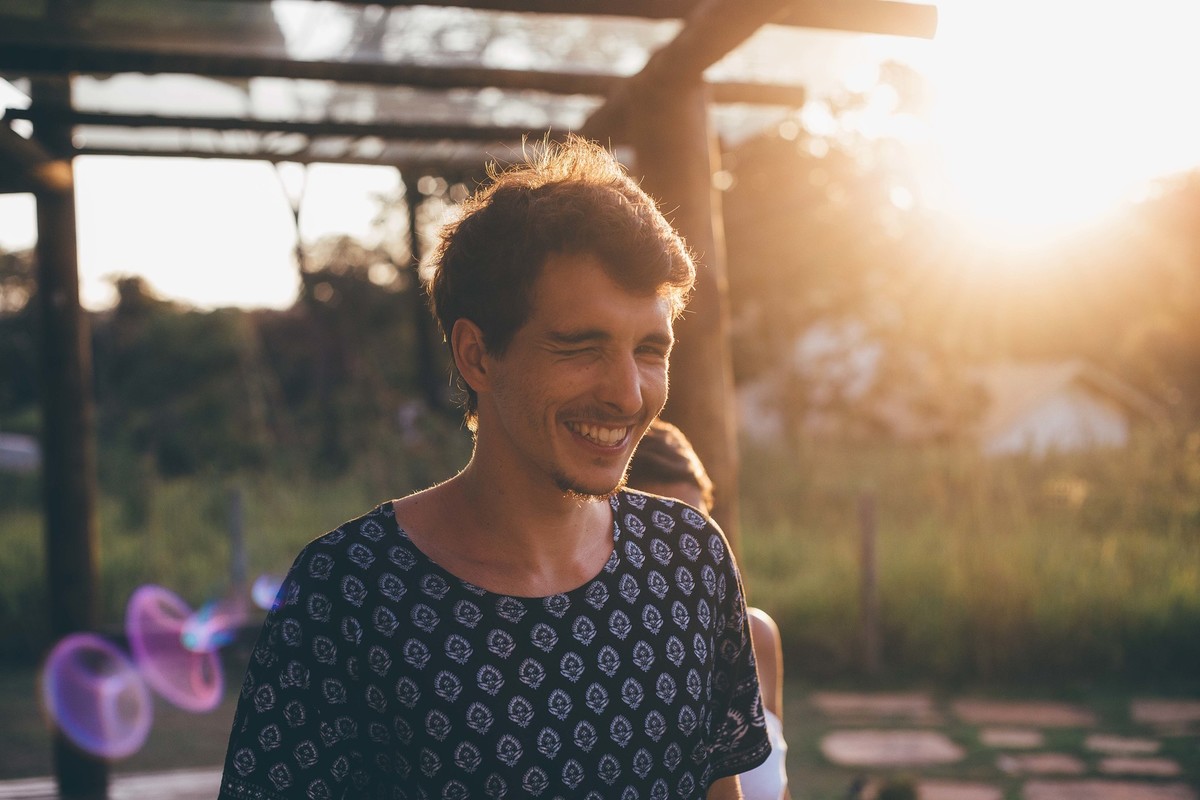 foto no por do sol de casal