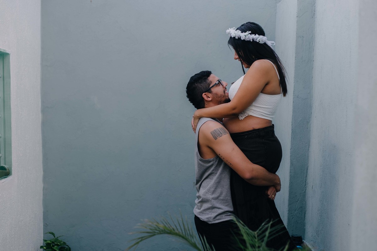 marido carregando a esposa