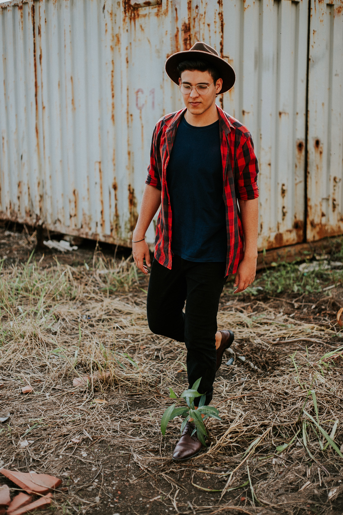 Ensaio masculino em Betim em um lugar abandonado.