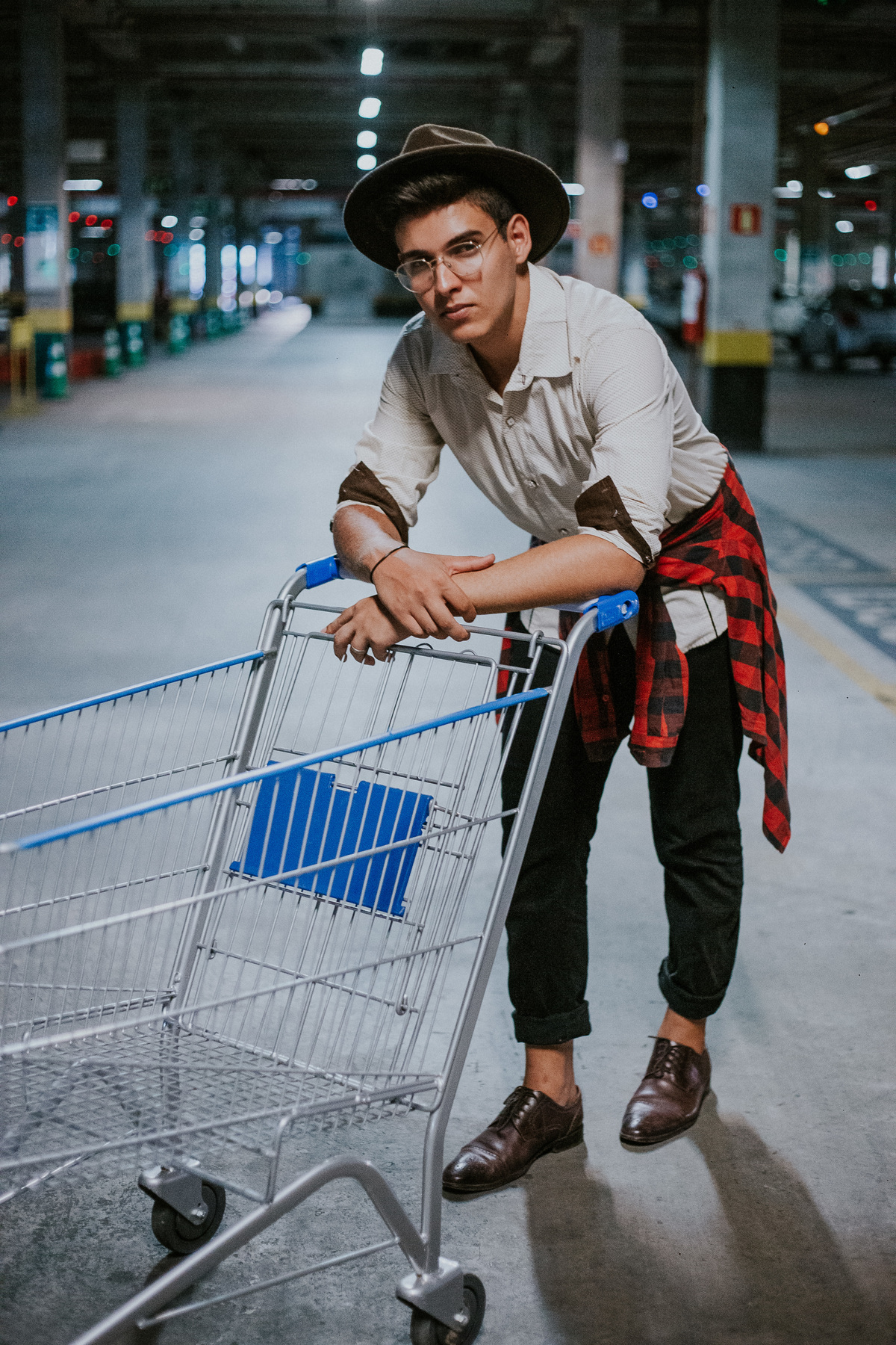 Ensaio masculino urbano feito em betim no shopping monte carmo.