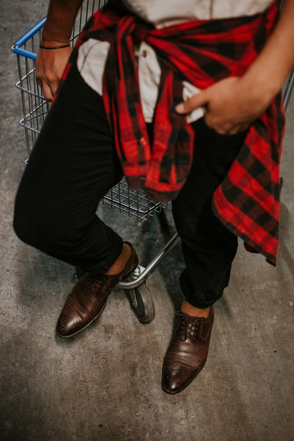 Ensaio masculino urbano feito em betim no shopping monte carmo.