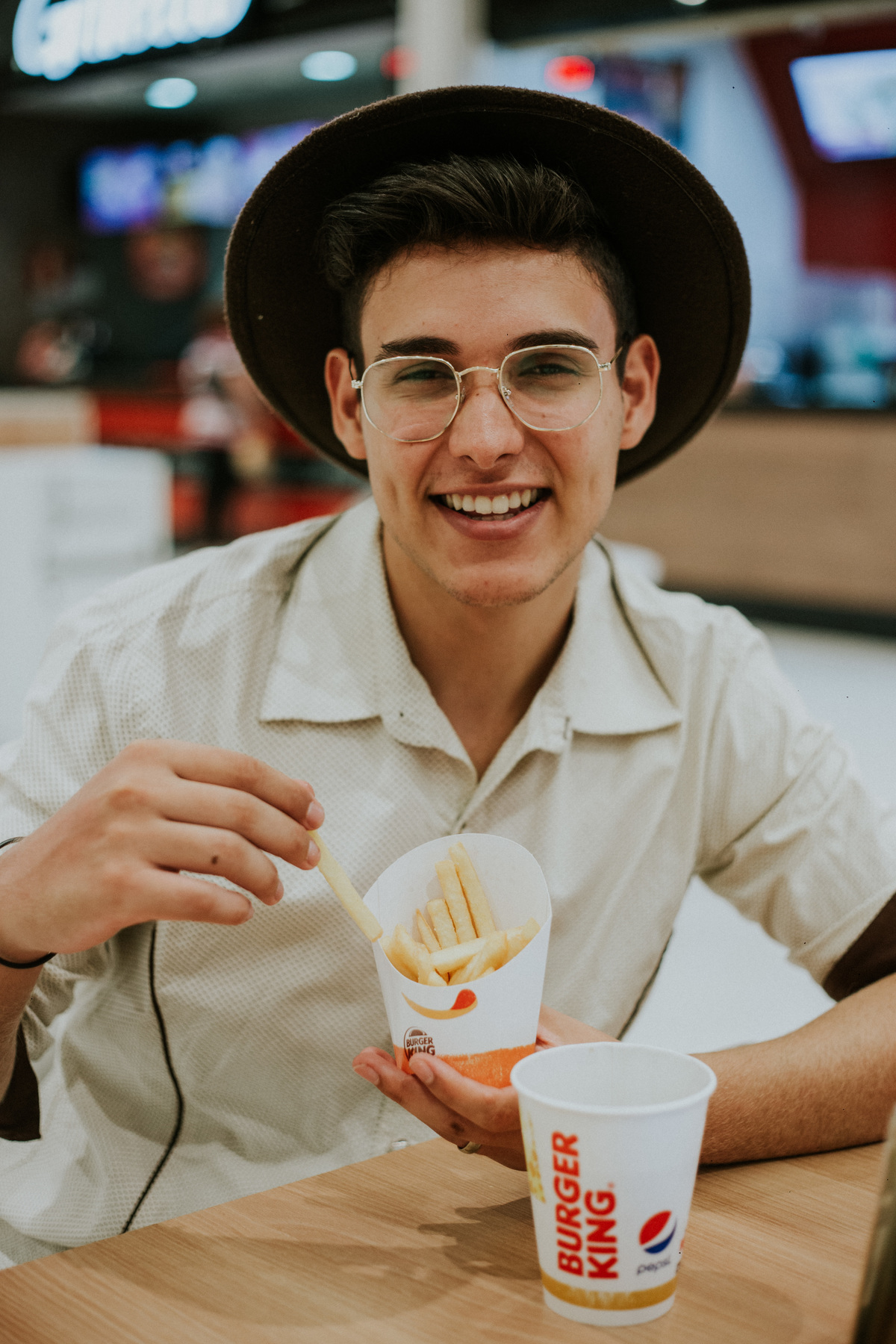 Ensaio masculino urbano feito em betim no shopping monte carmo.