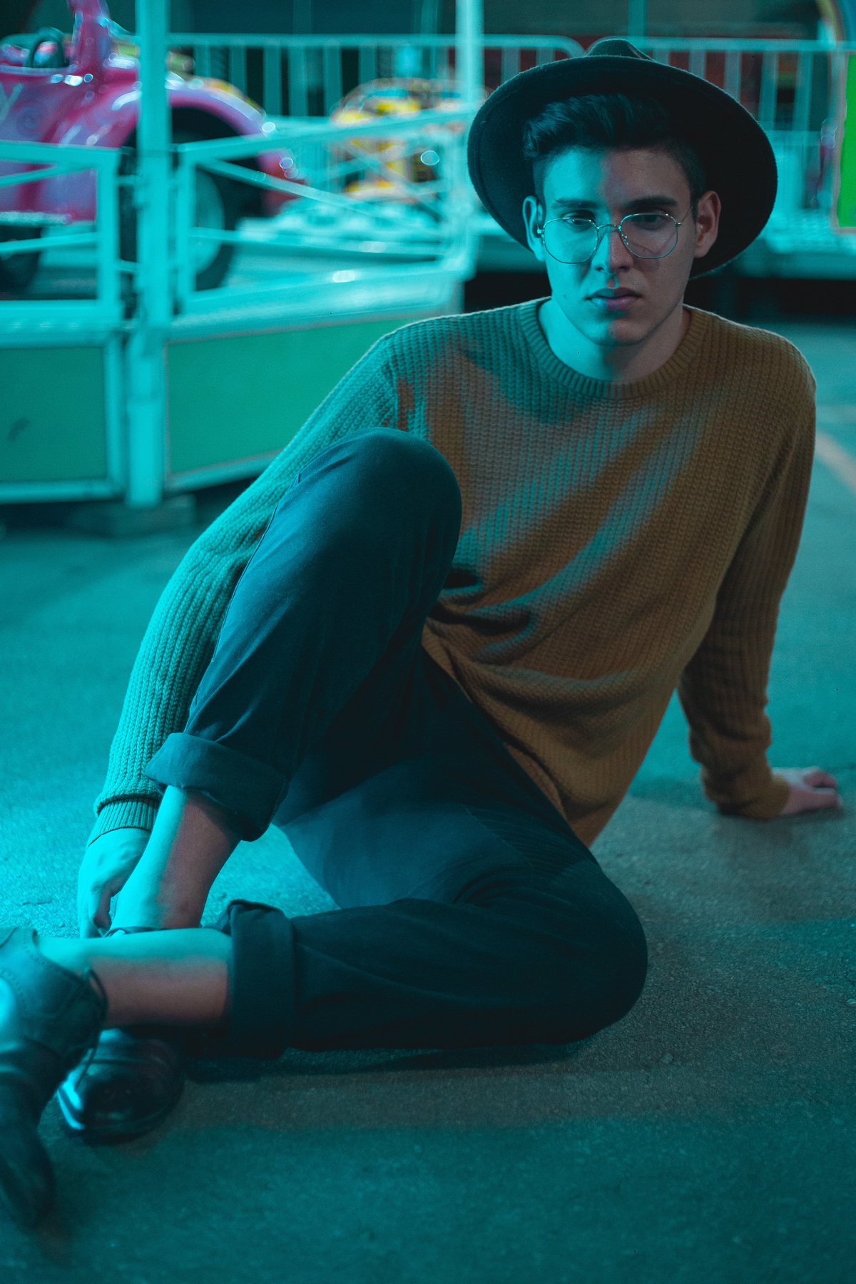 ideias para ensaio masculino com luz de neon realizado em betim no shopping monte carmo.