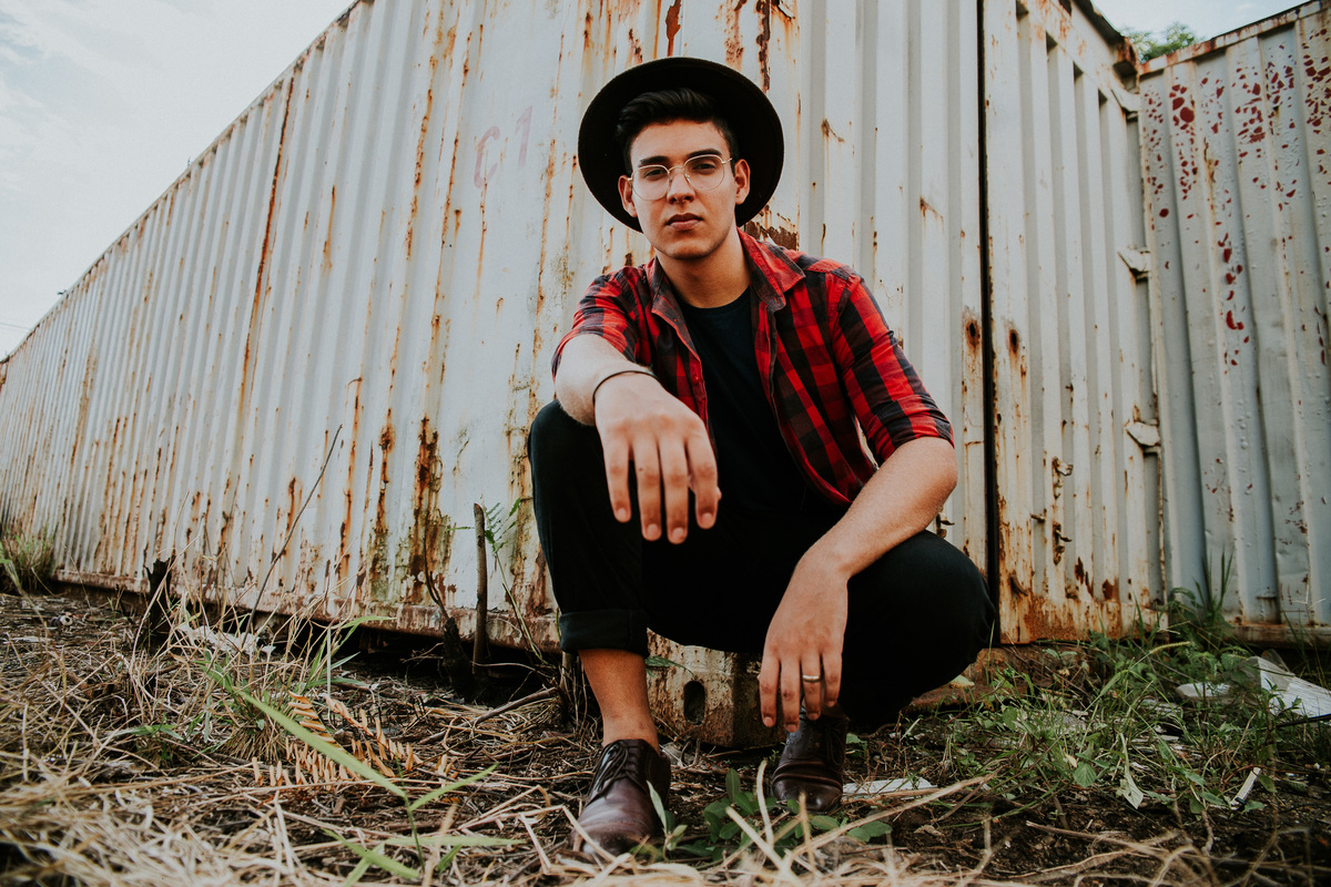 Ensaio masculino em Betim em um lugar abandonado.