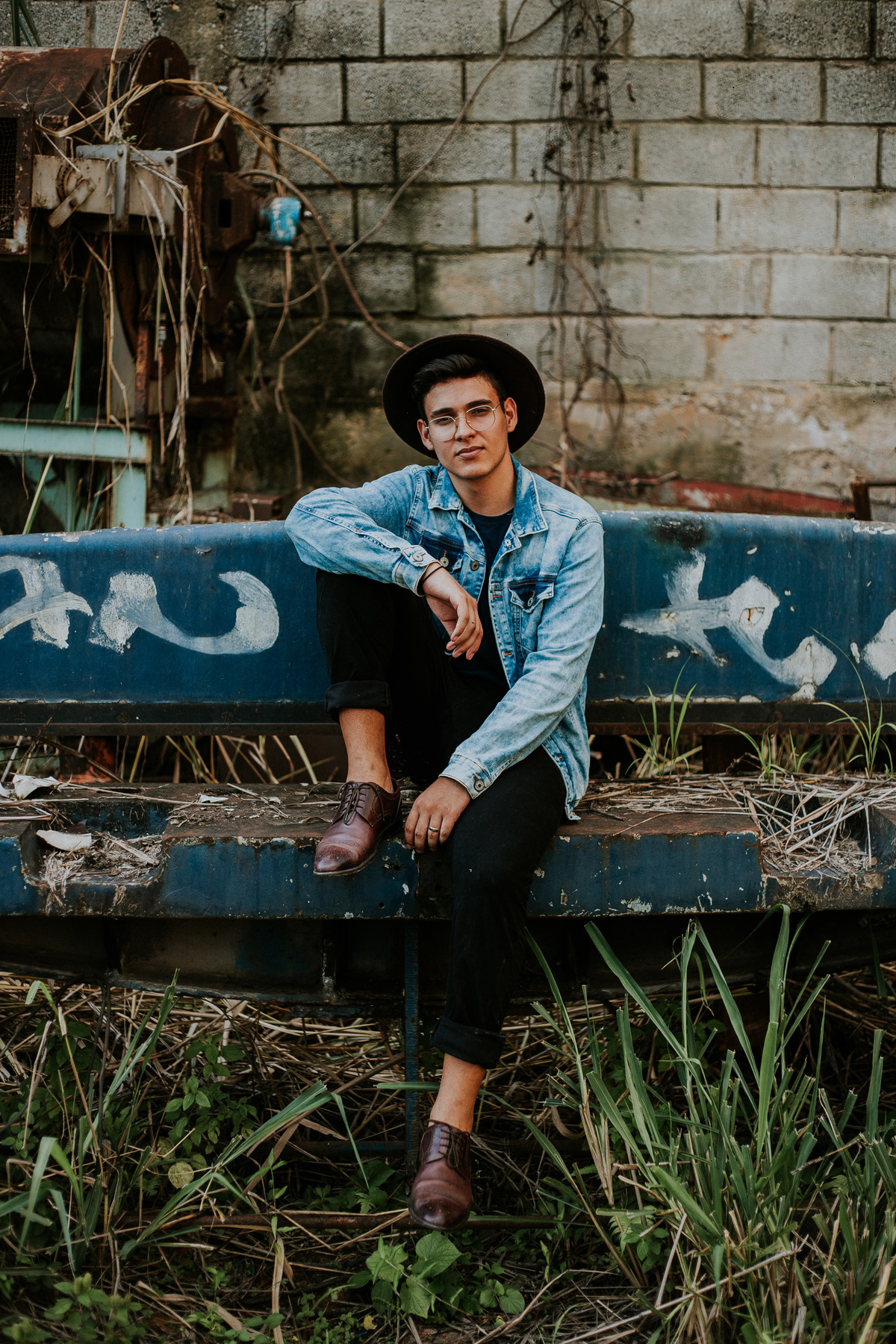 Ideia para ensaio masculino feito em Betim em um local abandonado