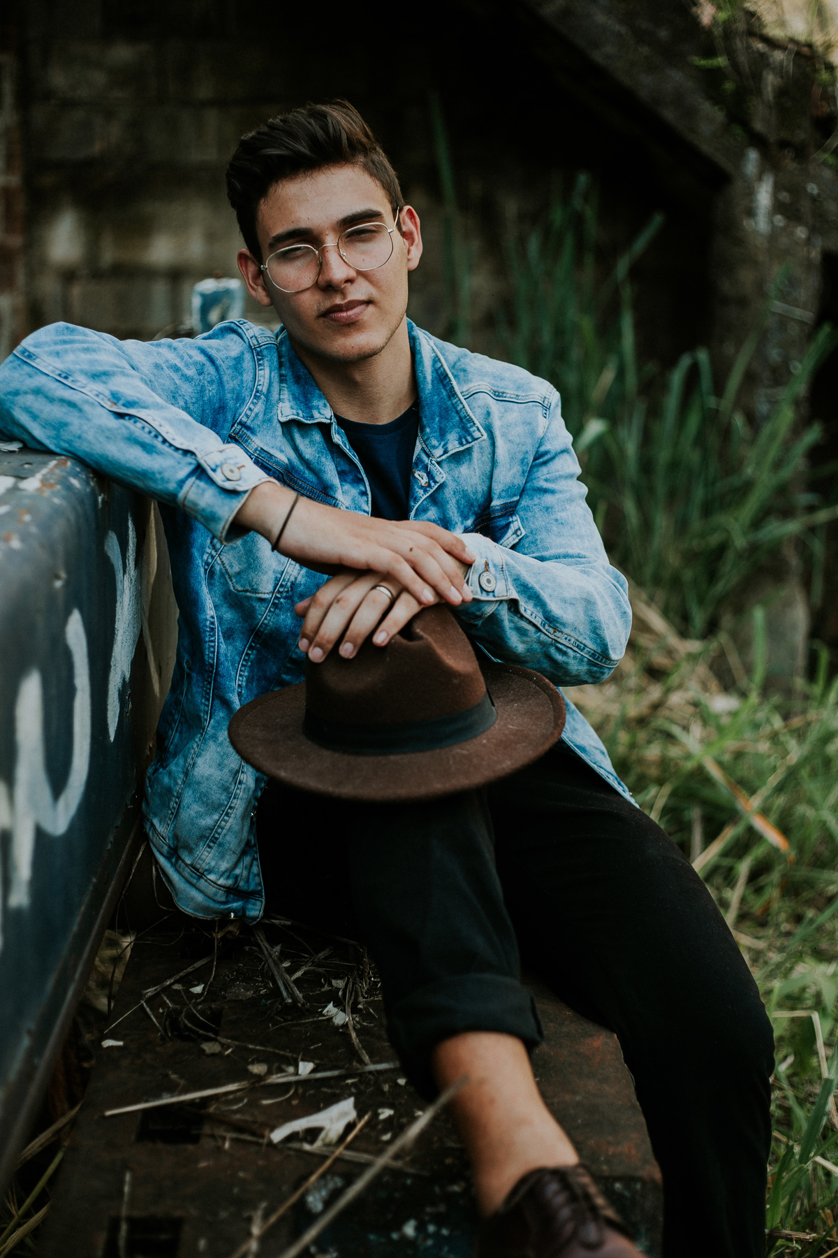 Ideia para ensaio masculino feito em Betim em um local abandonado