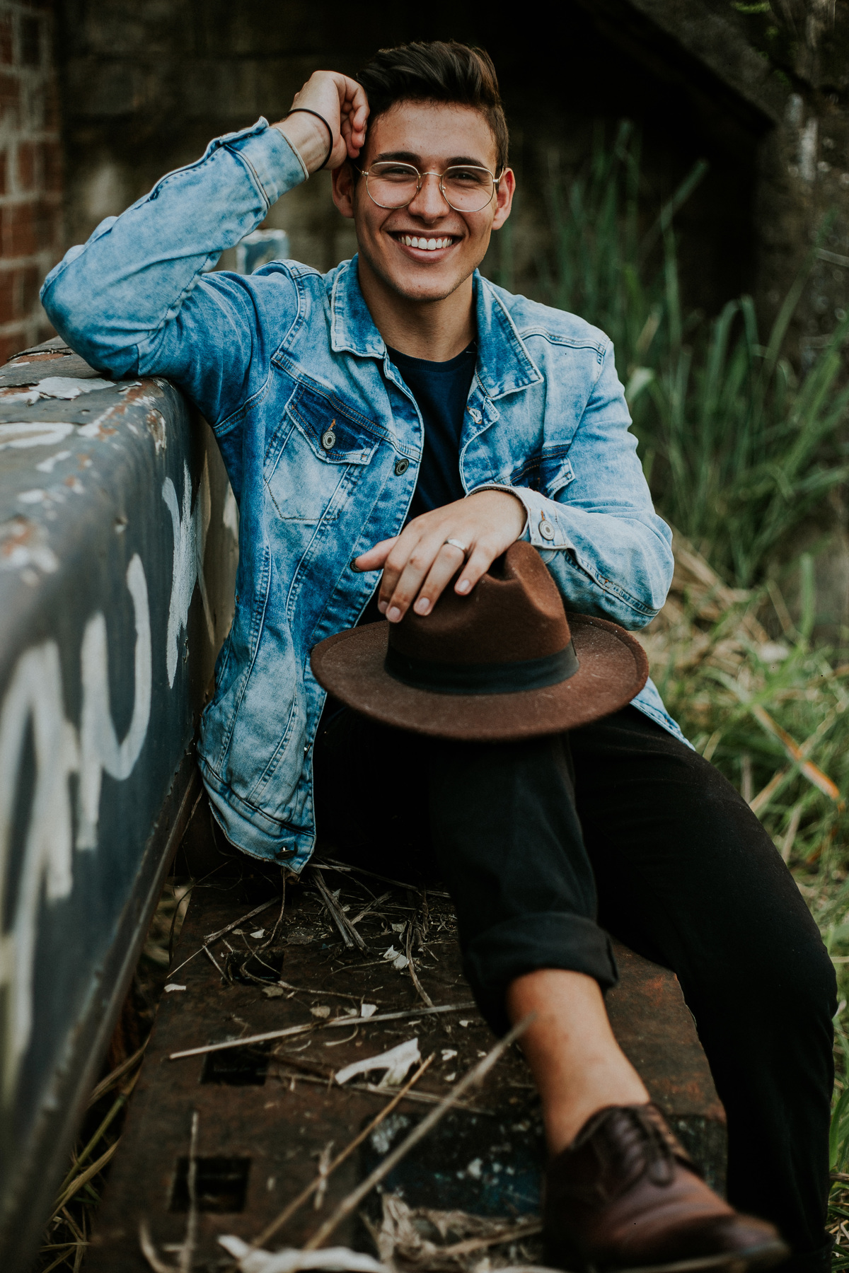 Ideia para ensaio masculino feito em Betim em um local abandonado