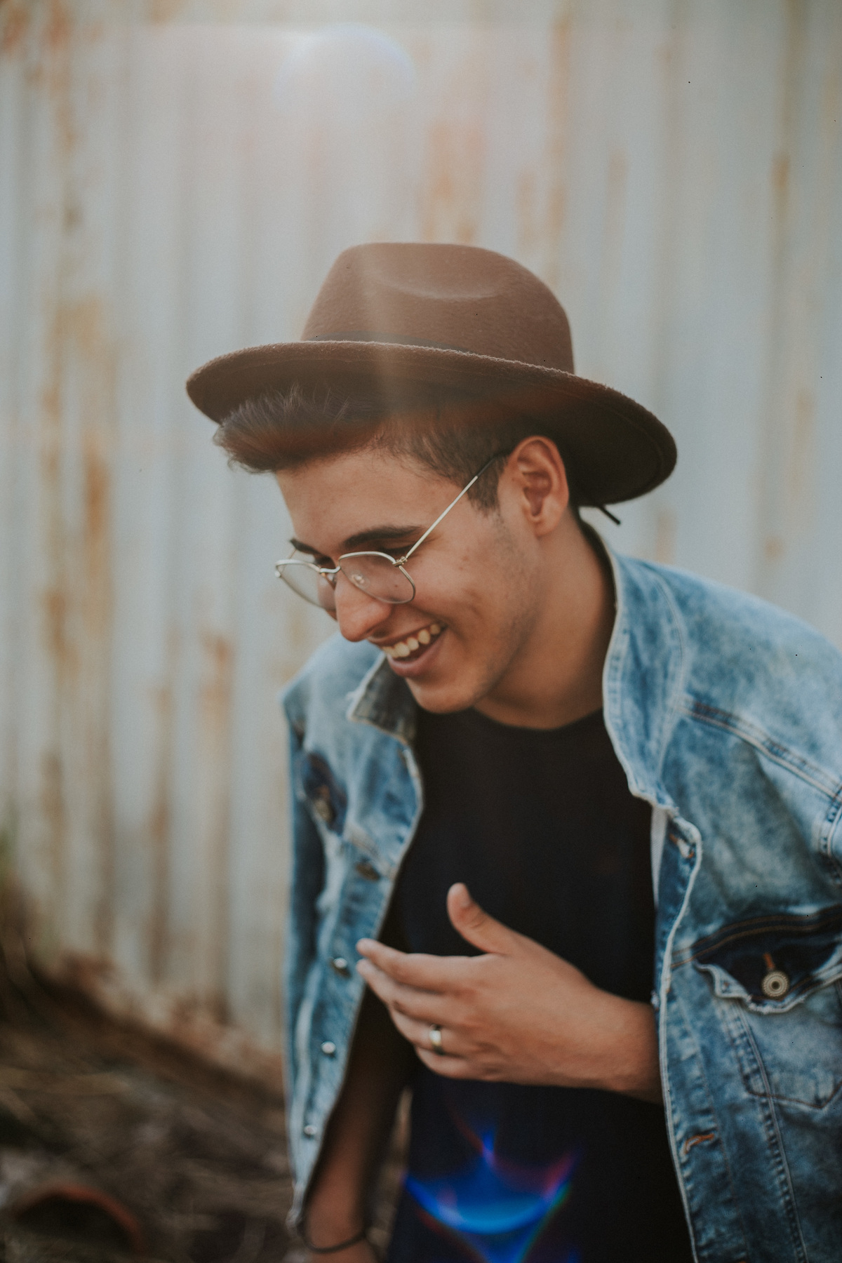 Ideia para ensaio masculino feito em Betim em um local abandonado