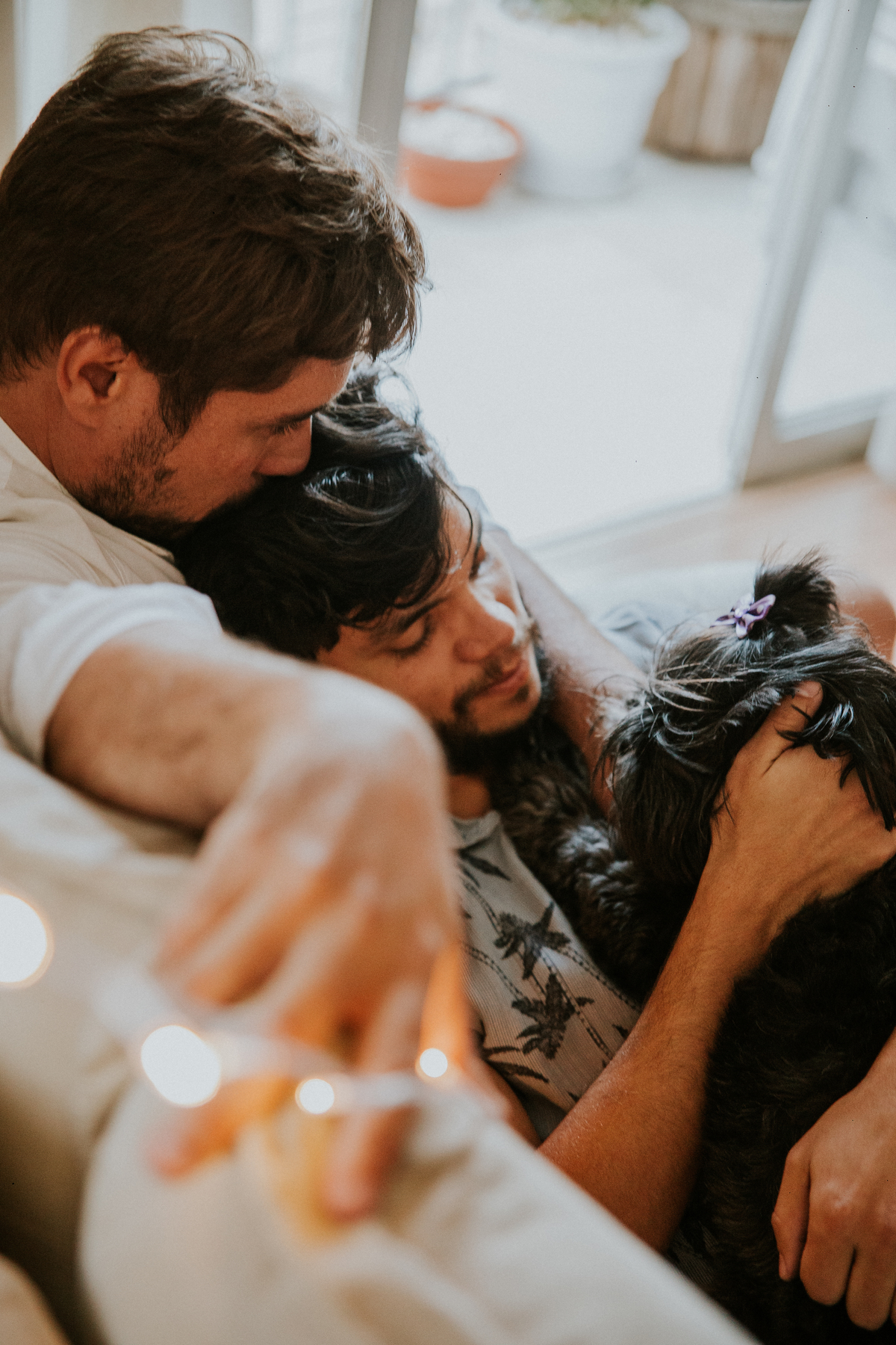 ensaio fotografico, gay, ensaio fotografico homoafetivo, gay portrait, inspiração de ensaio, inspiração de pré casamento, ensaio em casa, ensaio casual, ensaio casual de casal, casal lgbt