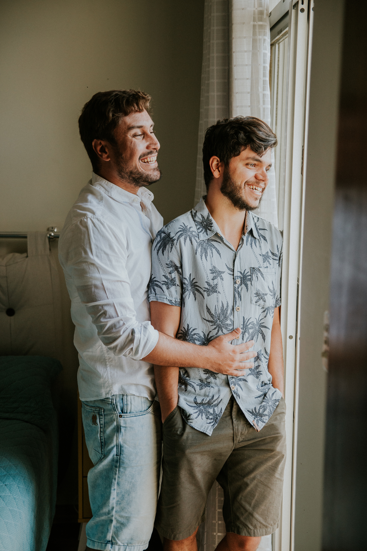 ensaio fotografico, gay, ensaio fotografico homoafetivo, gay portrait, inspiração de ensaio, inspiração de pré casamento, ensaio em casa, ensaio casual, ensaio casual de casal, casal lgbt