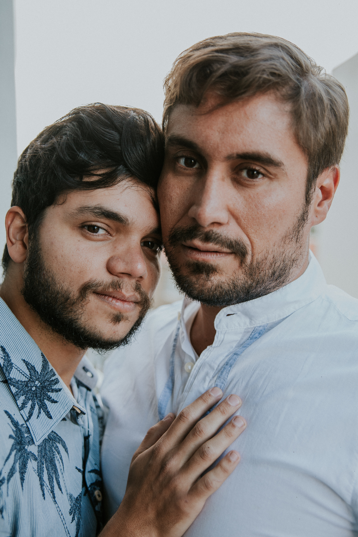 ensaio fotografico, gay, ensaio fotografico homoafetivo, gay portrait, inspiração de ensaio, inspiração de pré casamento, ensaio em casa, ensaio casual, ensaio casual de casal, casal lgbt